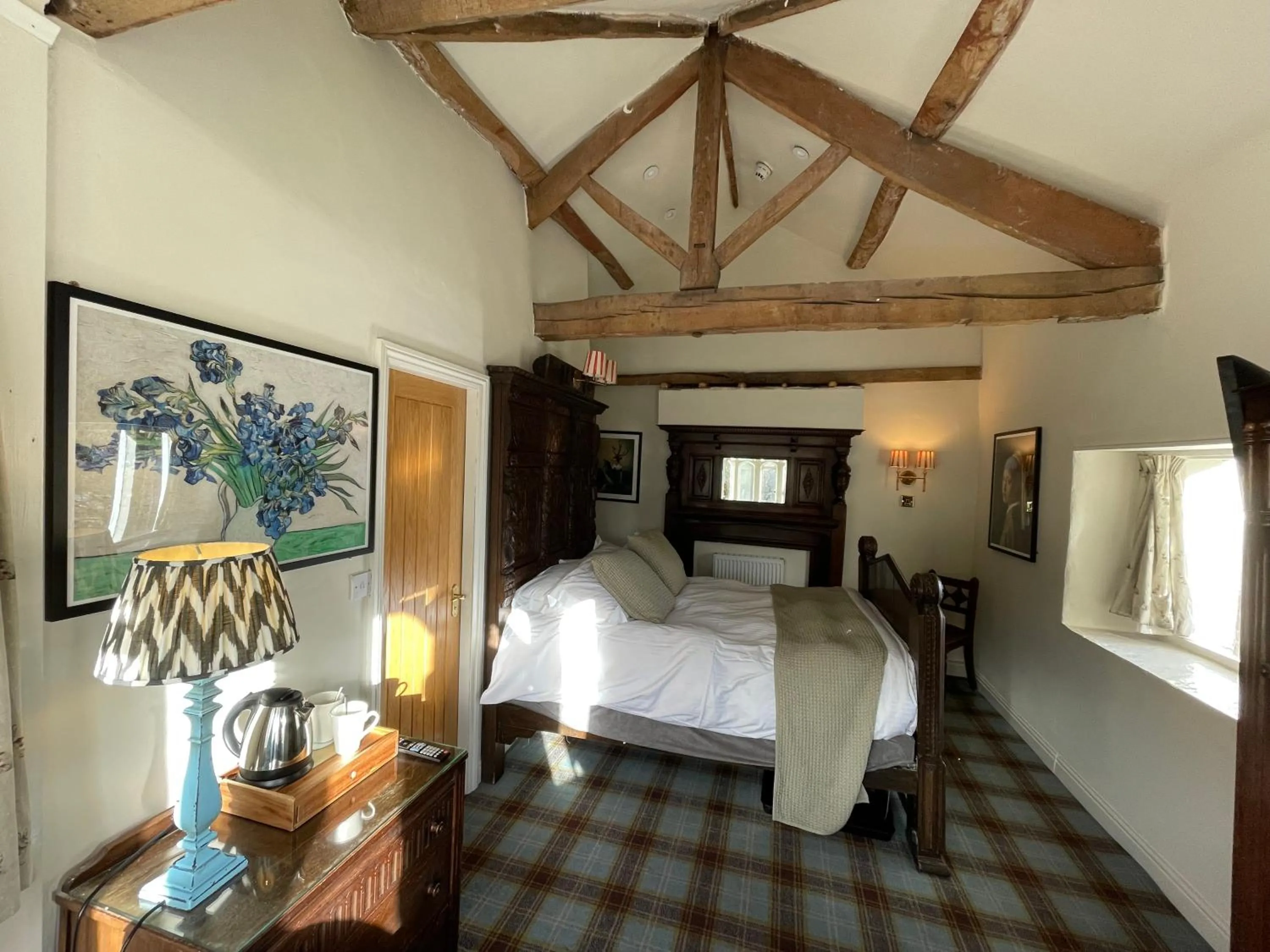 Photo of the whole room, Bed in Beck Hall