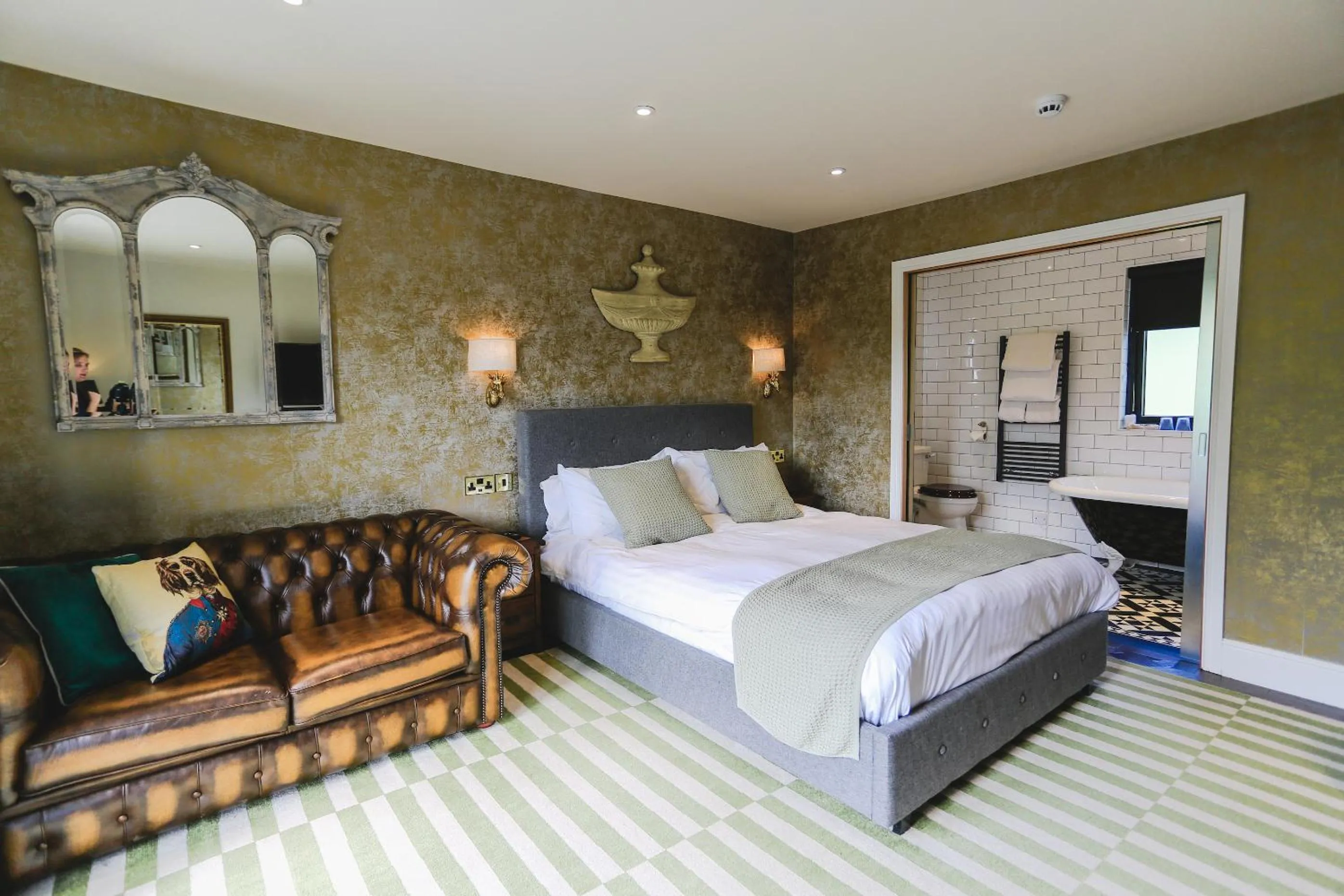 Photo of the whole room, Bed in Beck Hall