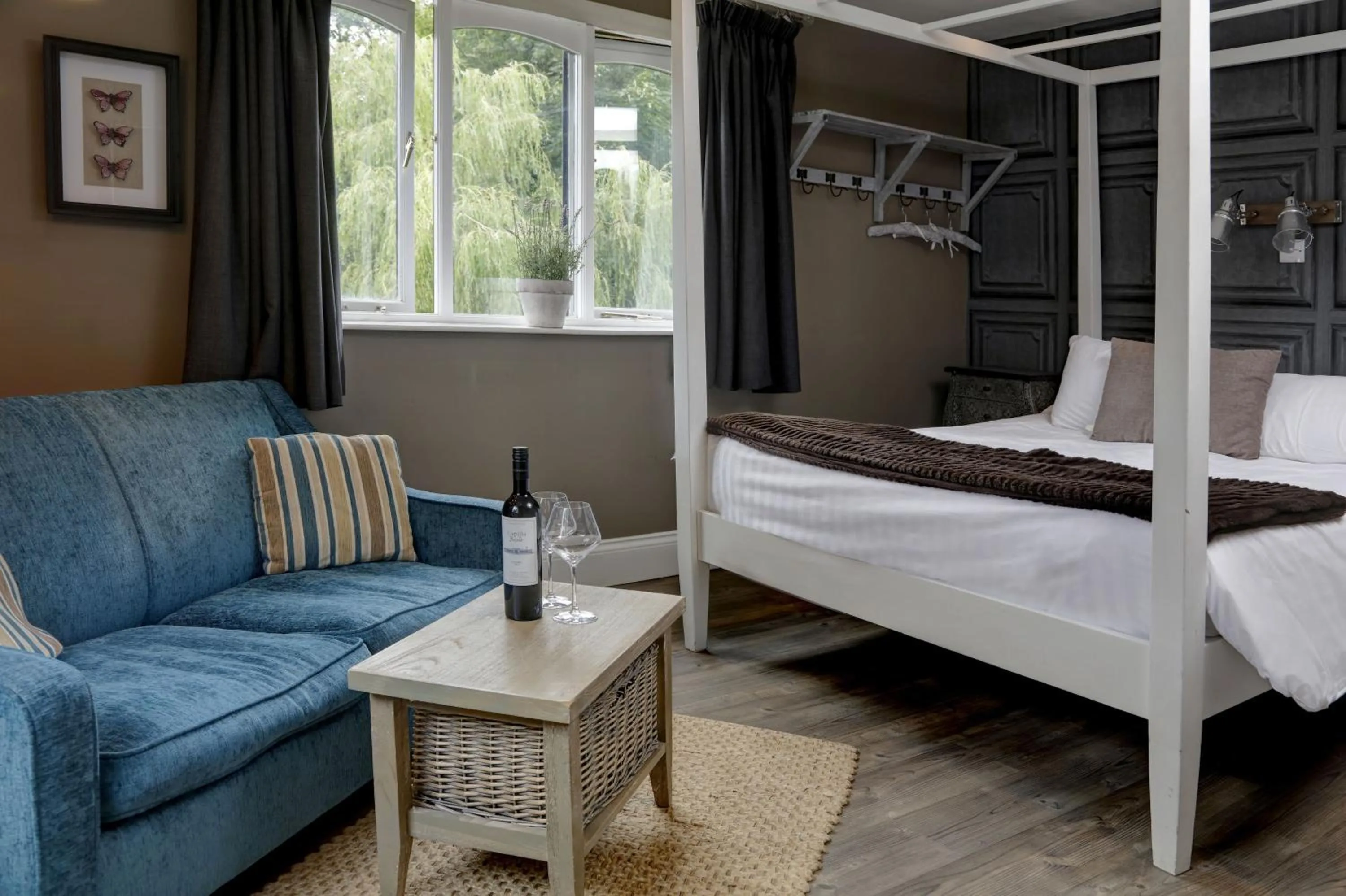 Seating area, Bed in Beck Hall