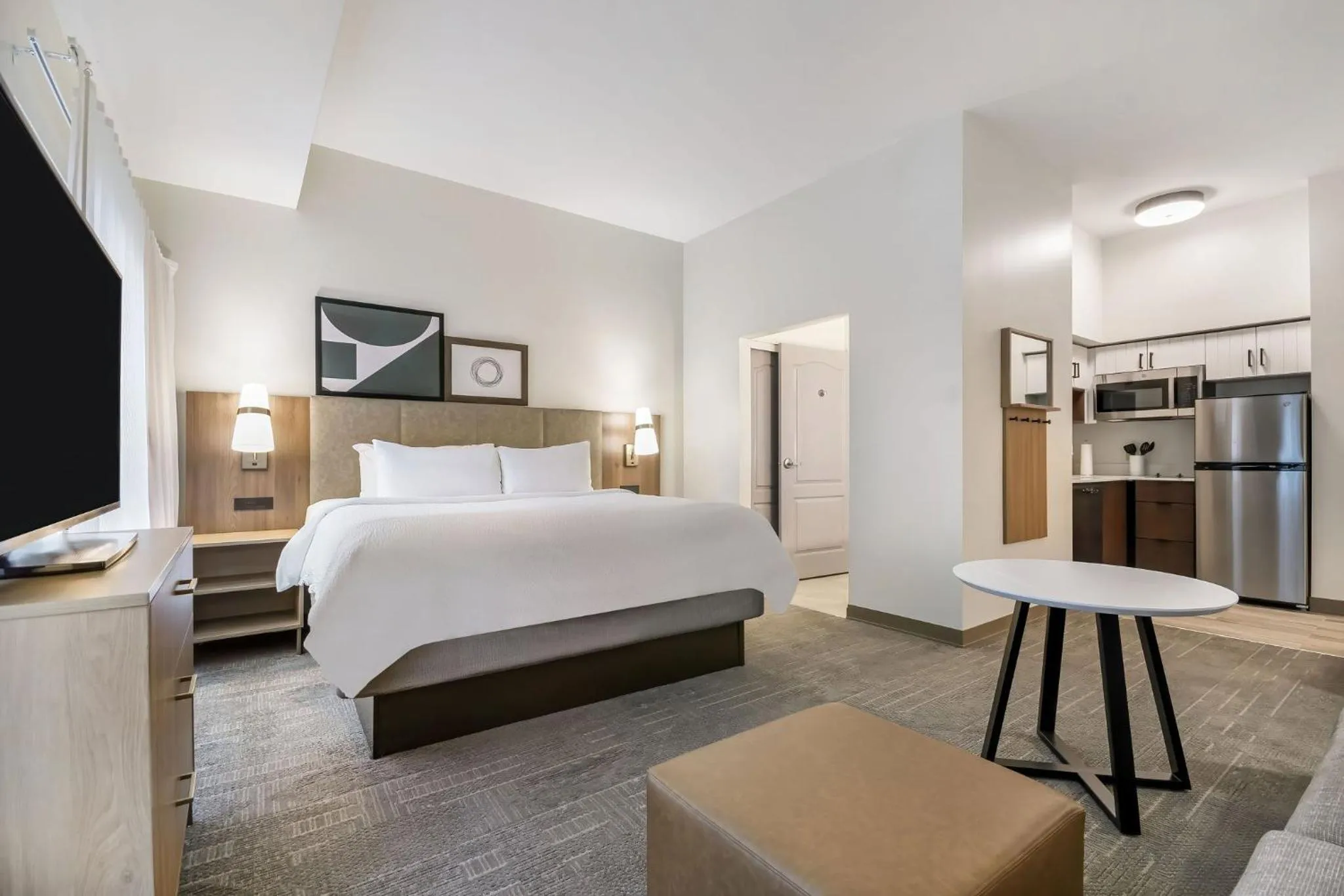 Photo of the whole room, Bed in Staybridge Suites Toledo/Maumee by IHG