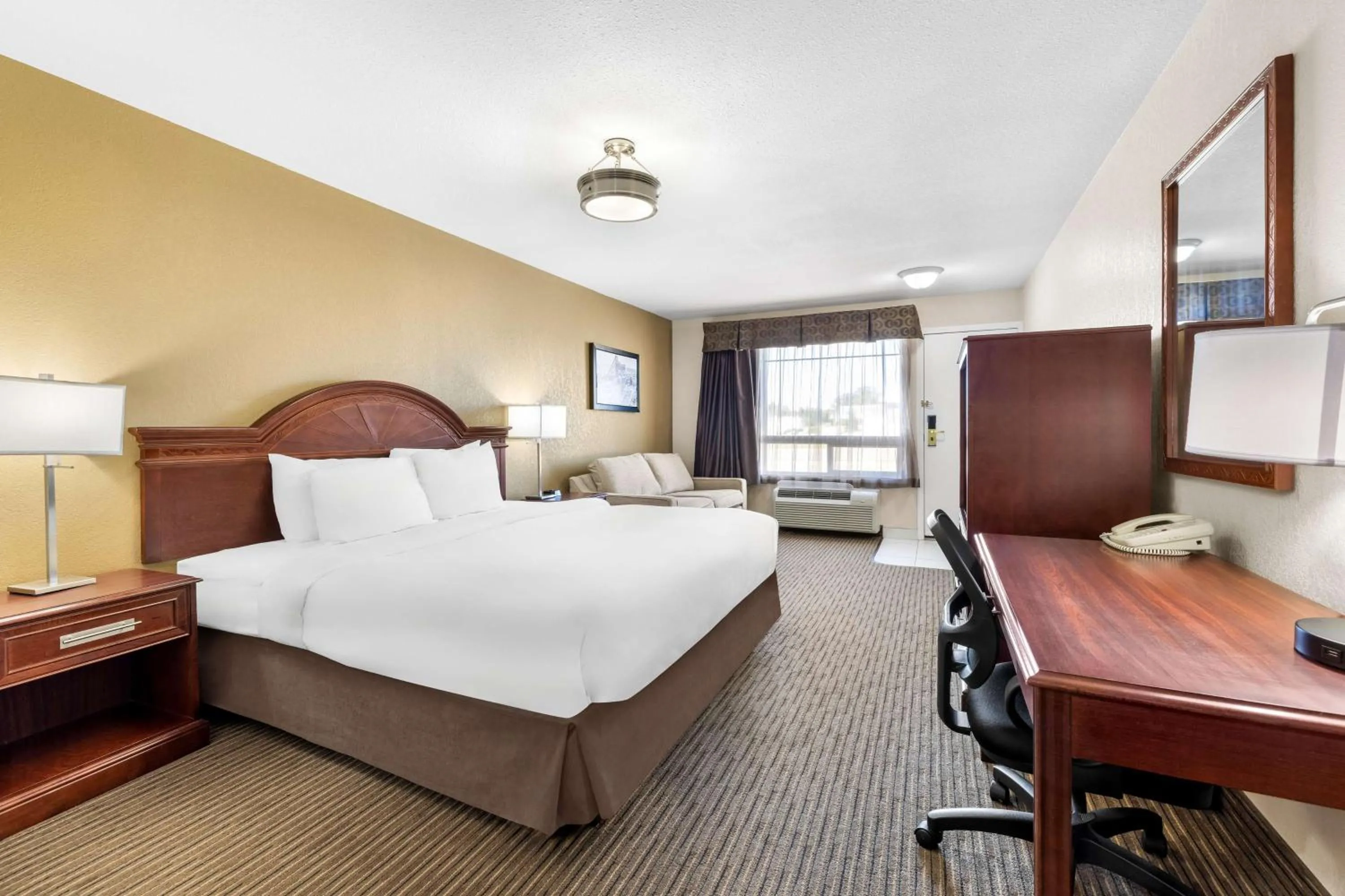 Bedroom, Bed in SureStay Plus Hotel by Best Western Drumheller