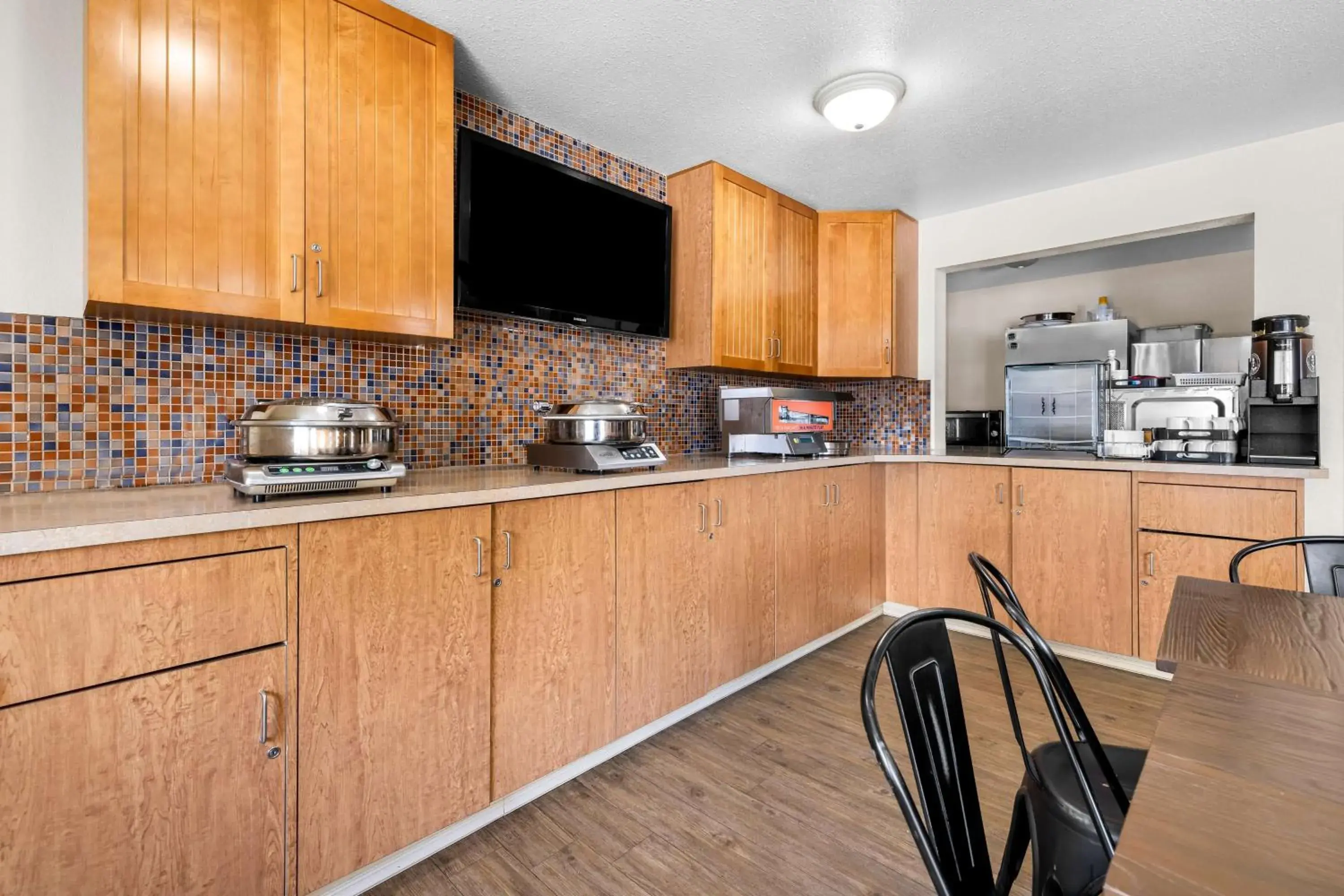 Breakfast in SureStay Plus Hotel by Best Western Drumheller Breakfast in SureStay Plus Hotel by Best Western Drumheller