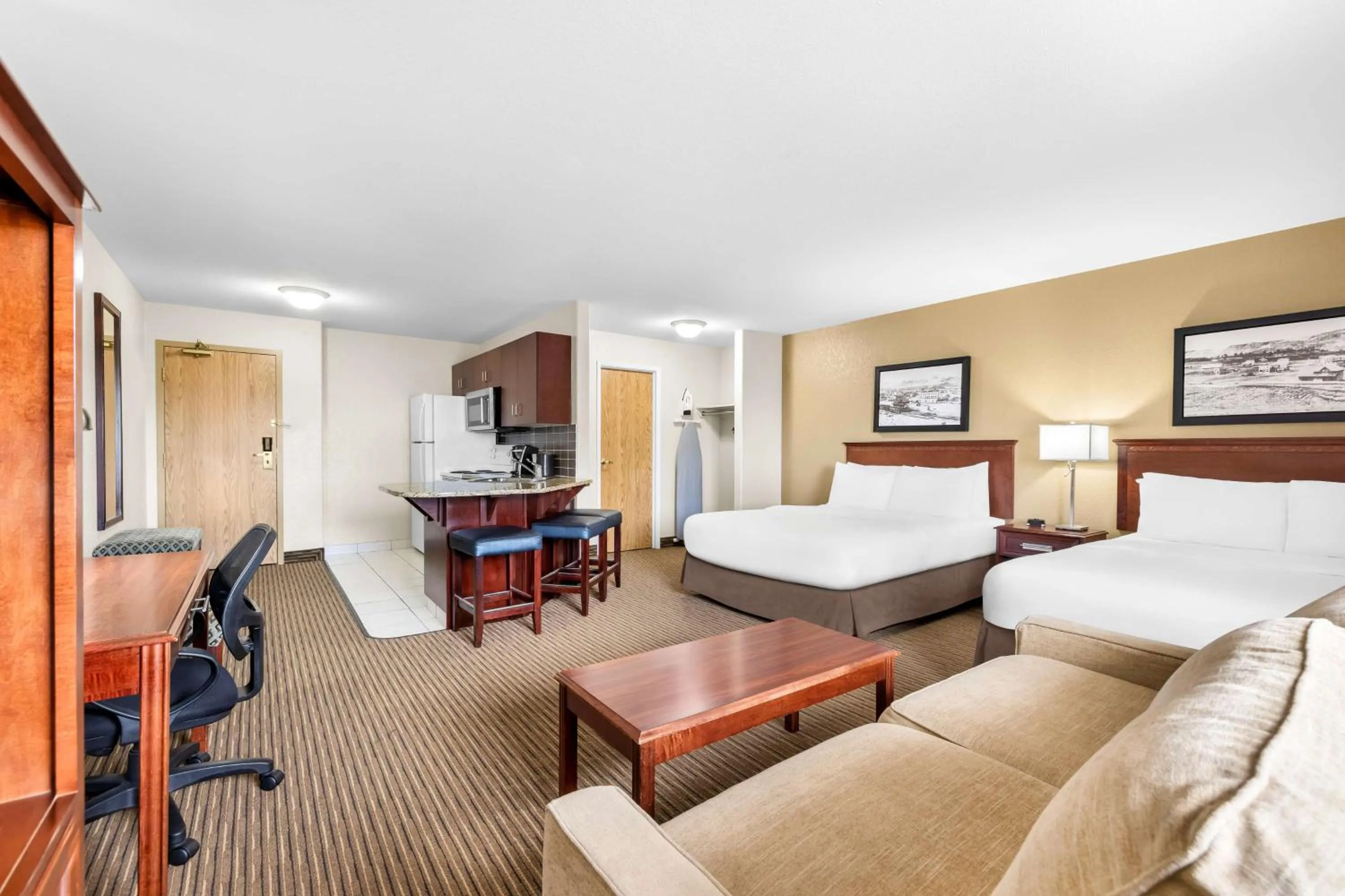 Bedroom, Bed in SureStay Plus Hotel by Best Western Drumheller