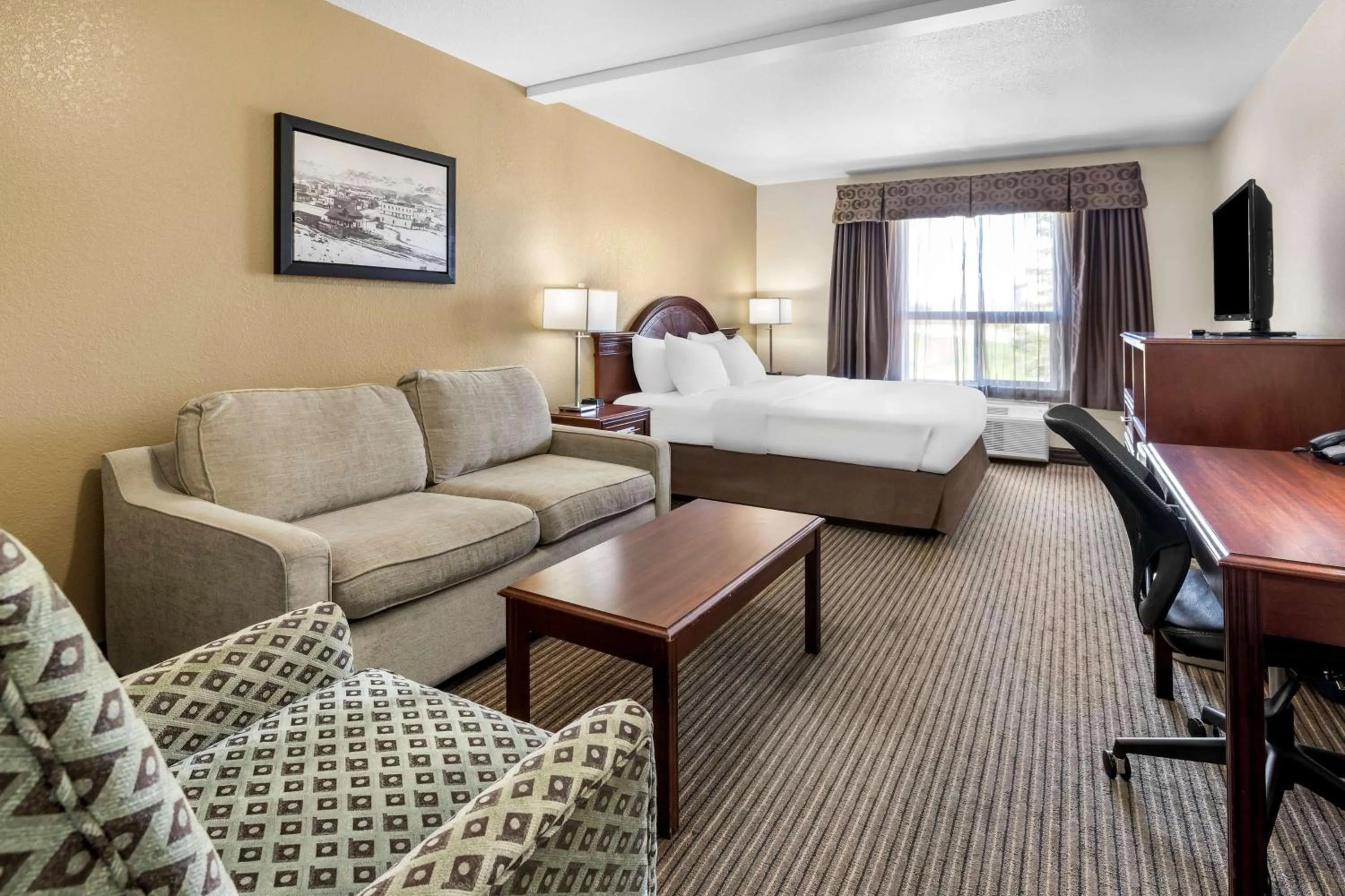 Bedroom, Bed in SureStay Plus Hotel by Best Western Drumheller