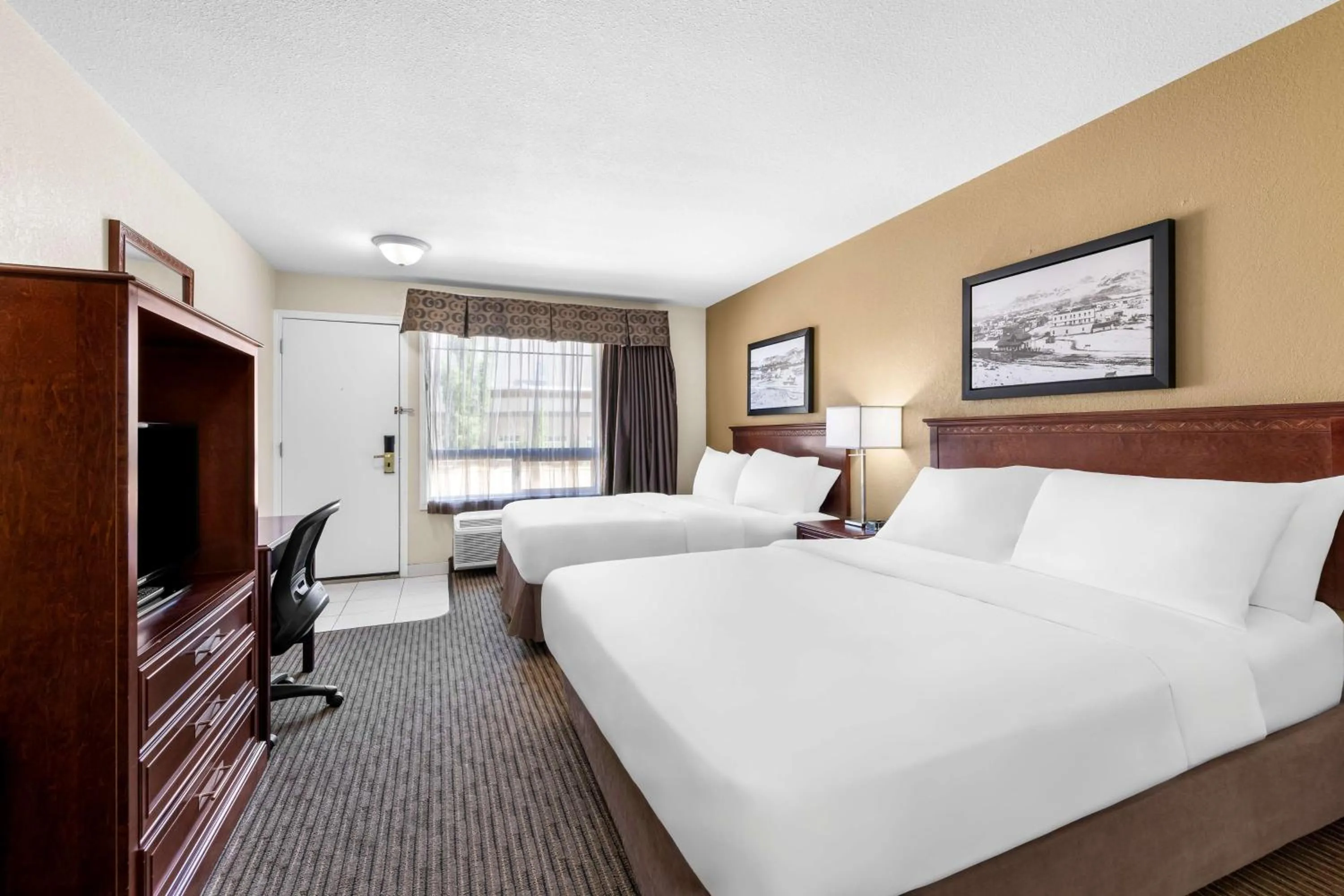 Bedroom, Bed in SureStay Plus Hotel by Best Western Drumheller