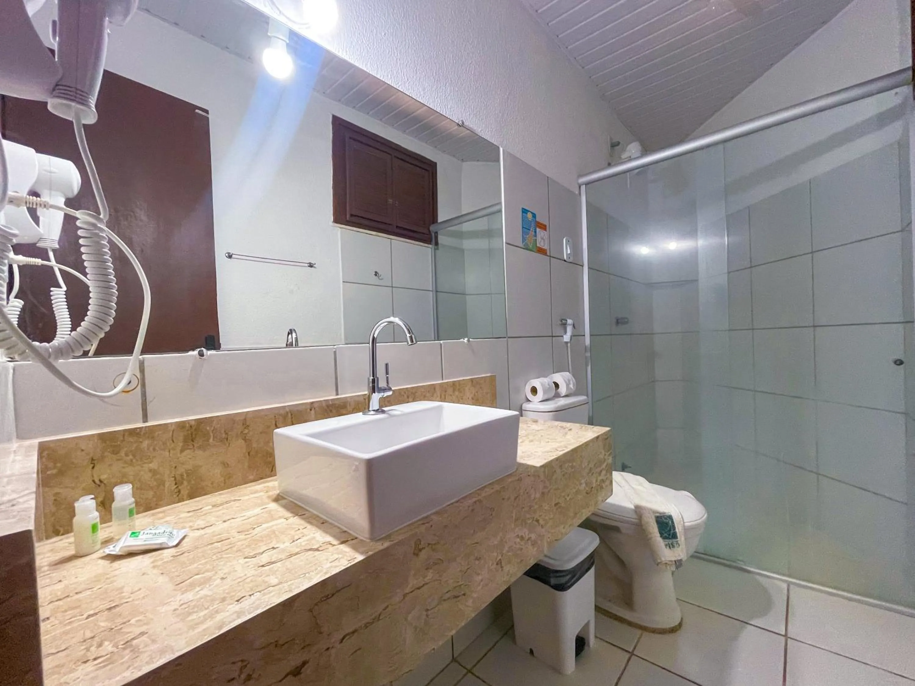 Shower in Jangadeiro Praia Hotel Resort - Parque Aquático e Pé na Areia