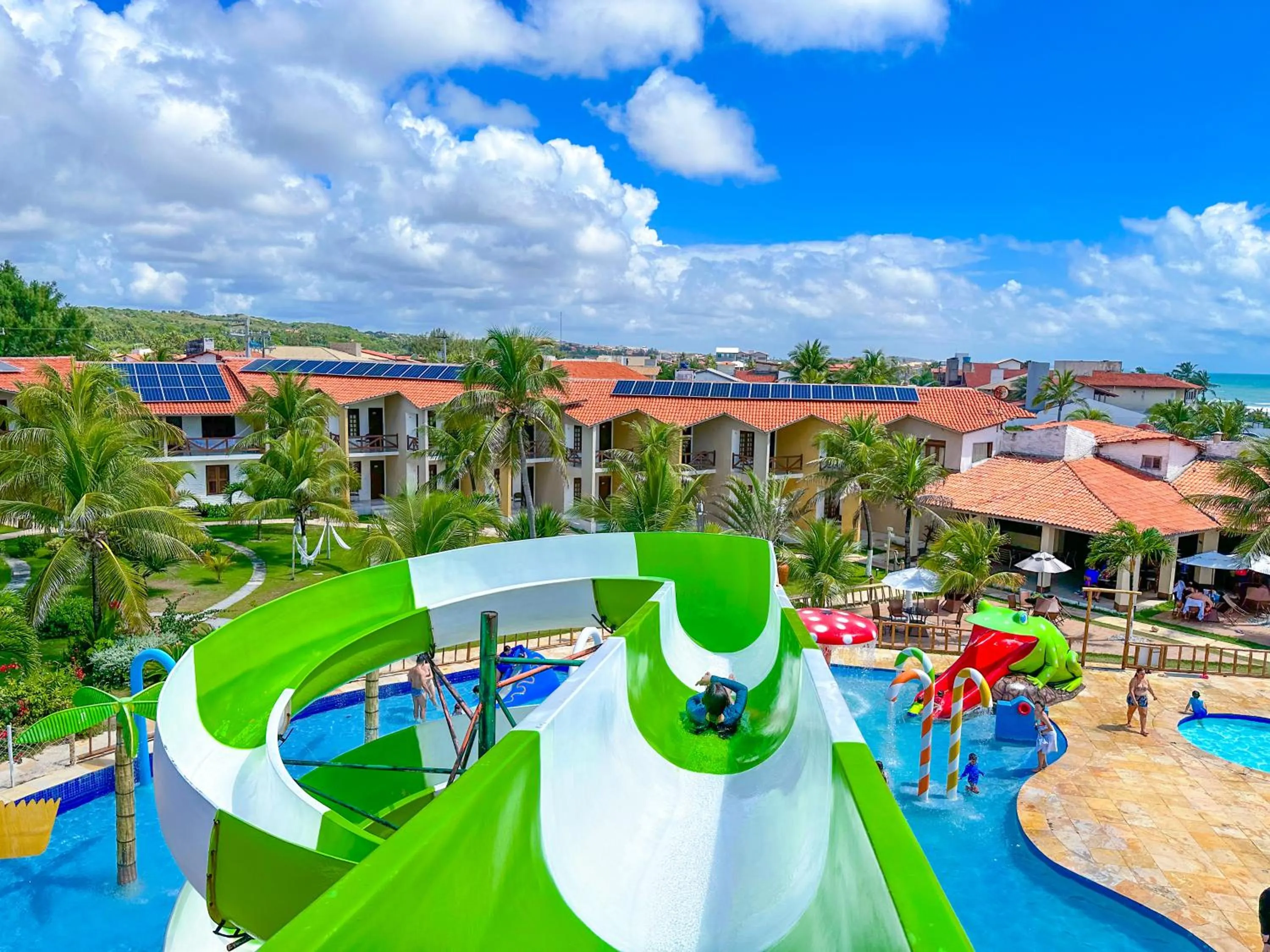 Aqua park in Jangadeiro Praia Hotel Resort - Parque Aquático e Pé na Areia