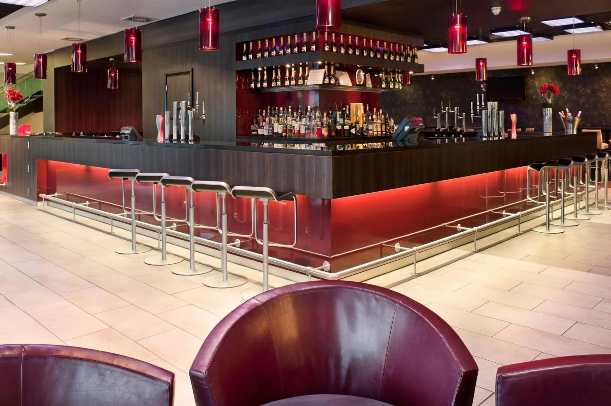 Lounge or bar in Crowne Plaza Birmingham City by IHG
