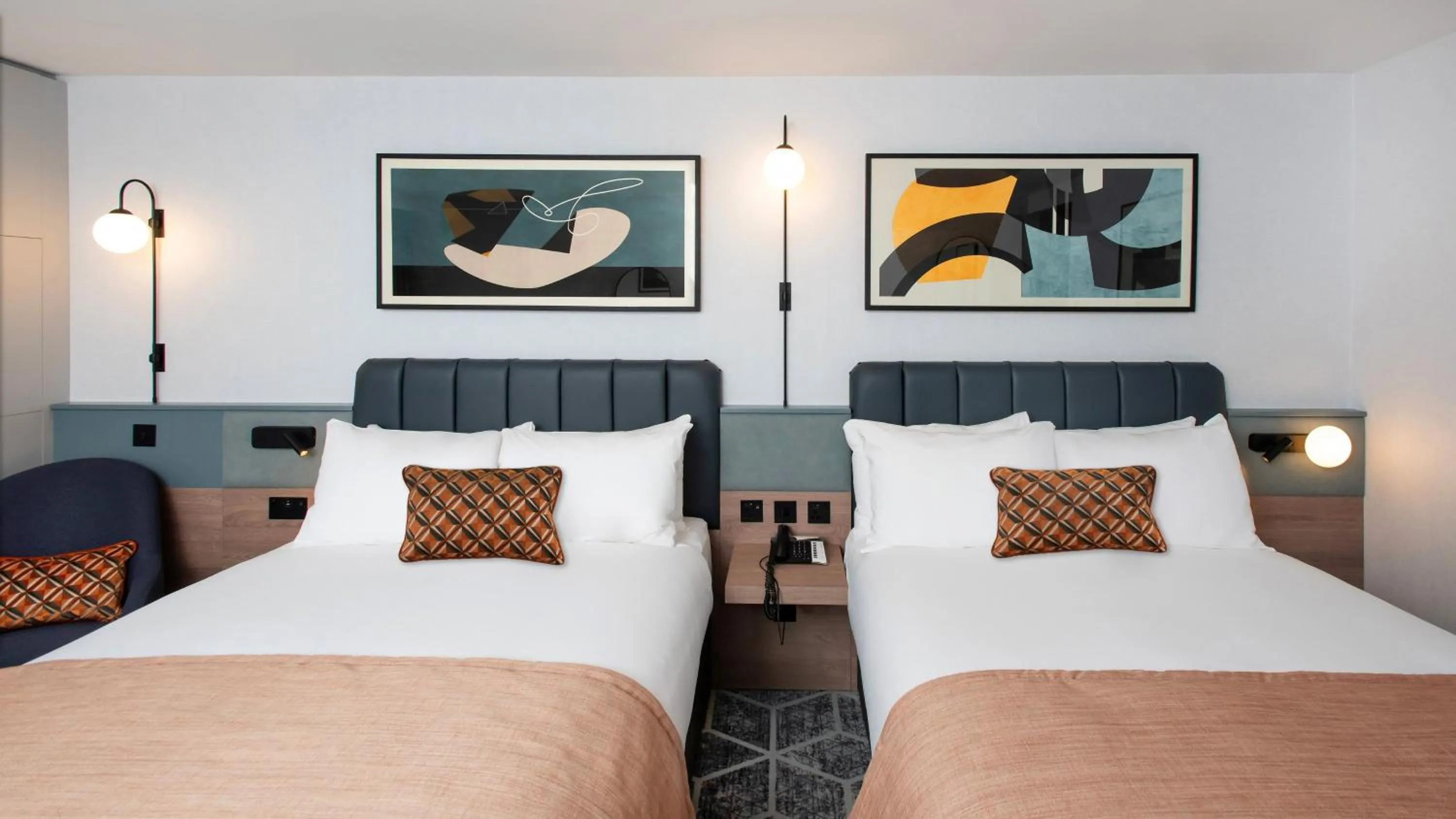 Photo of the whole room, Bed in Crowne Plaza Birmingham City by IHG