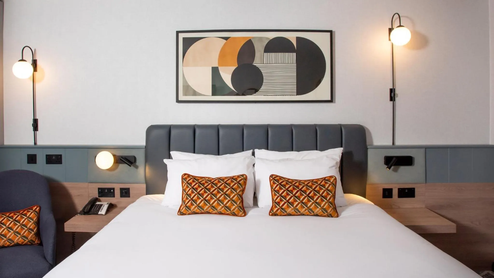 Photo of the whole room, Bed in Crowne Plaza Birmingham City by IHG