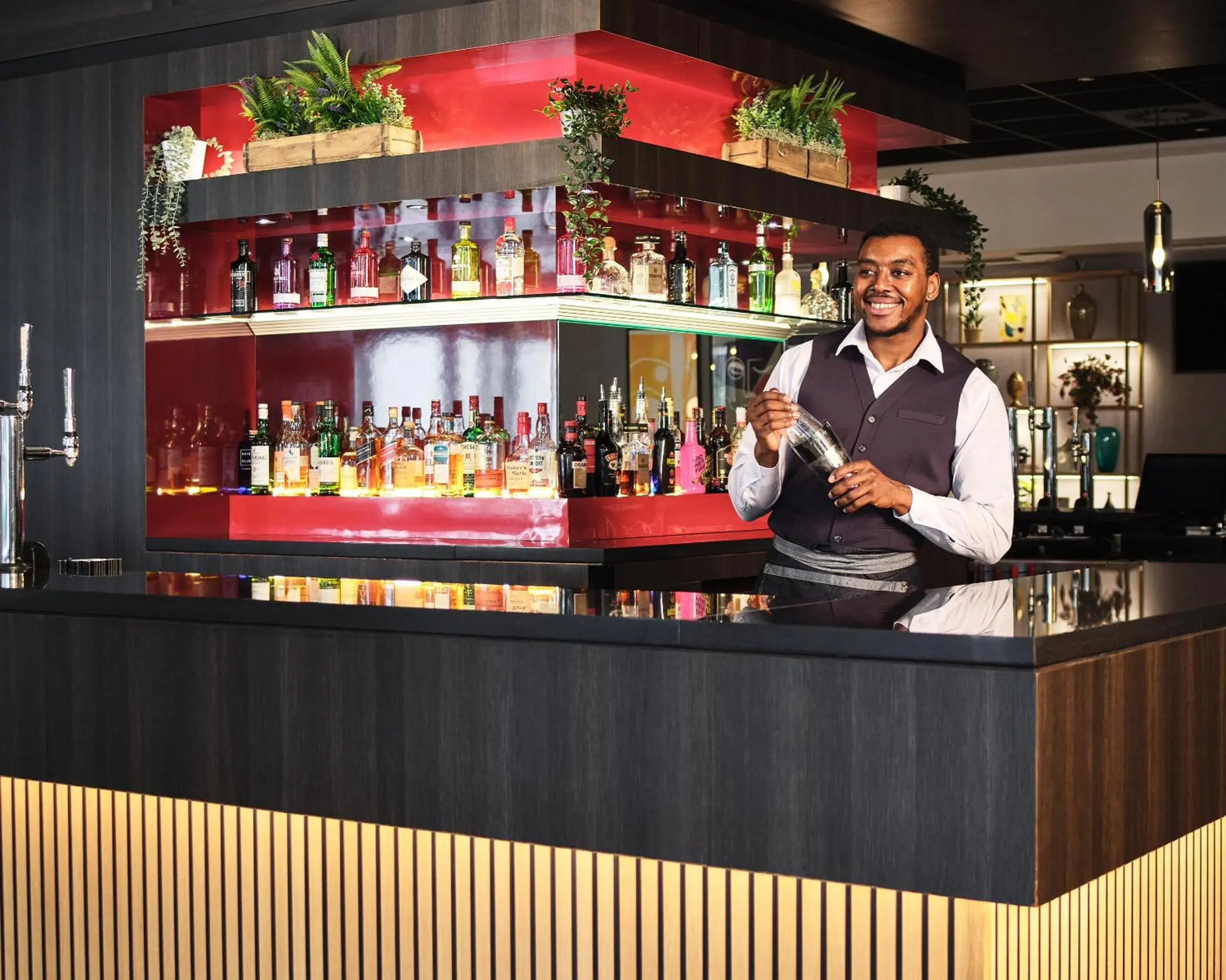 Lounge or bar in Crowne Plaza Birmingham City by IHG Lounge or bar in Crowne Plaza Birmingham City by IHG