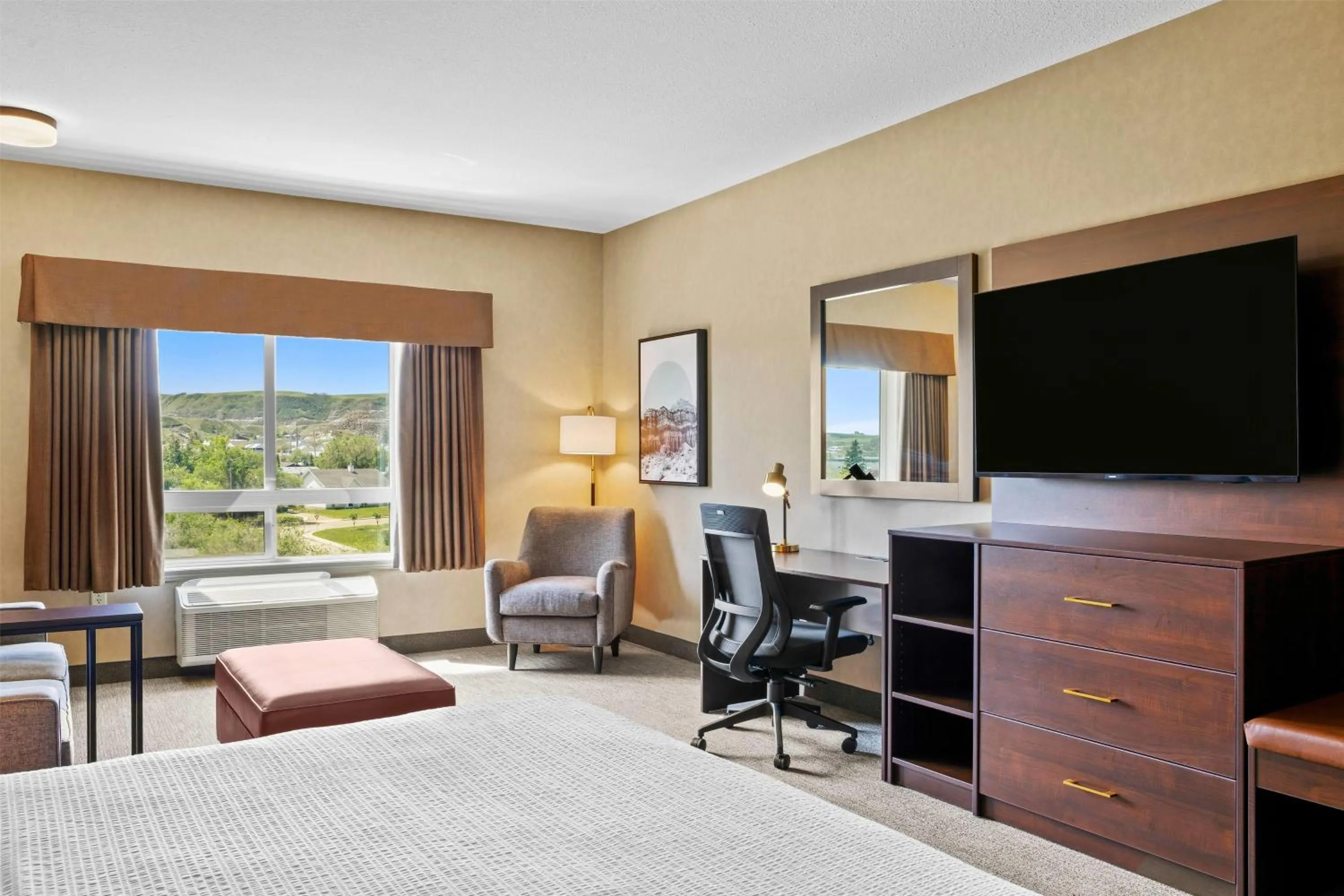 Photo of the whole room, Bed in Ramada by Wyndham Drumheller Hotel & Suites