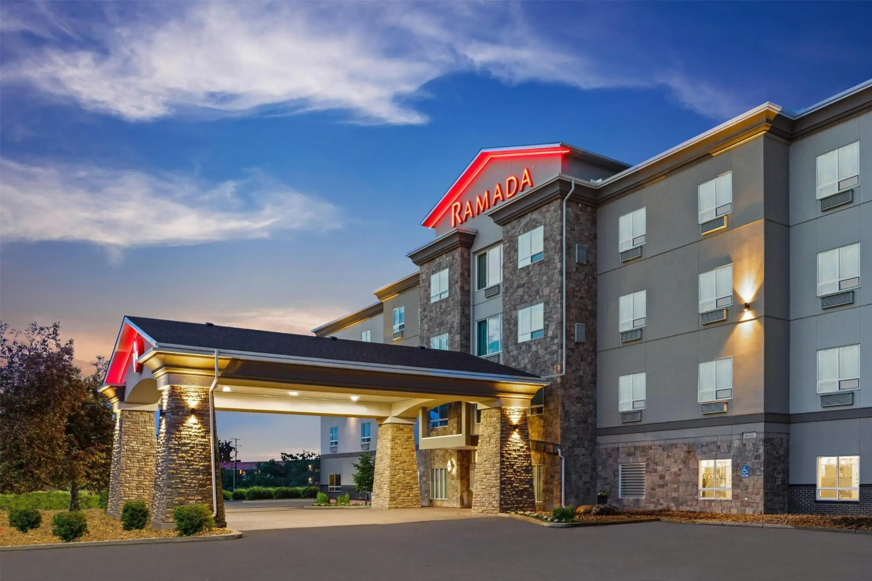 Property building in Ramada by Wyndham Drumheller Hotel & Suites Property building in Ramada by Wyndham Drumheller Hotel & Suites