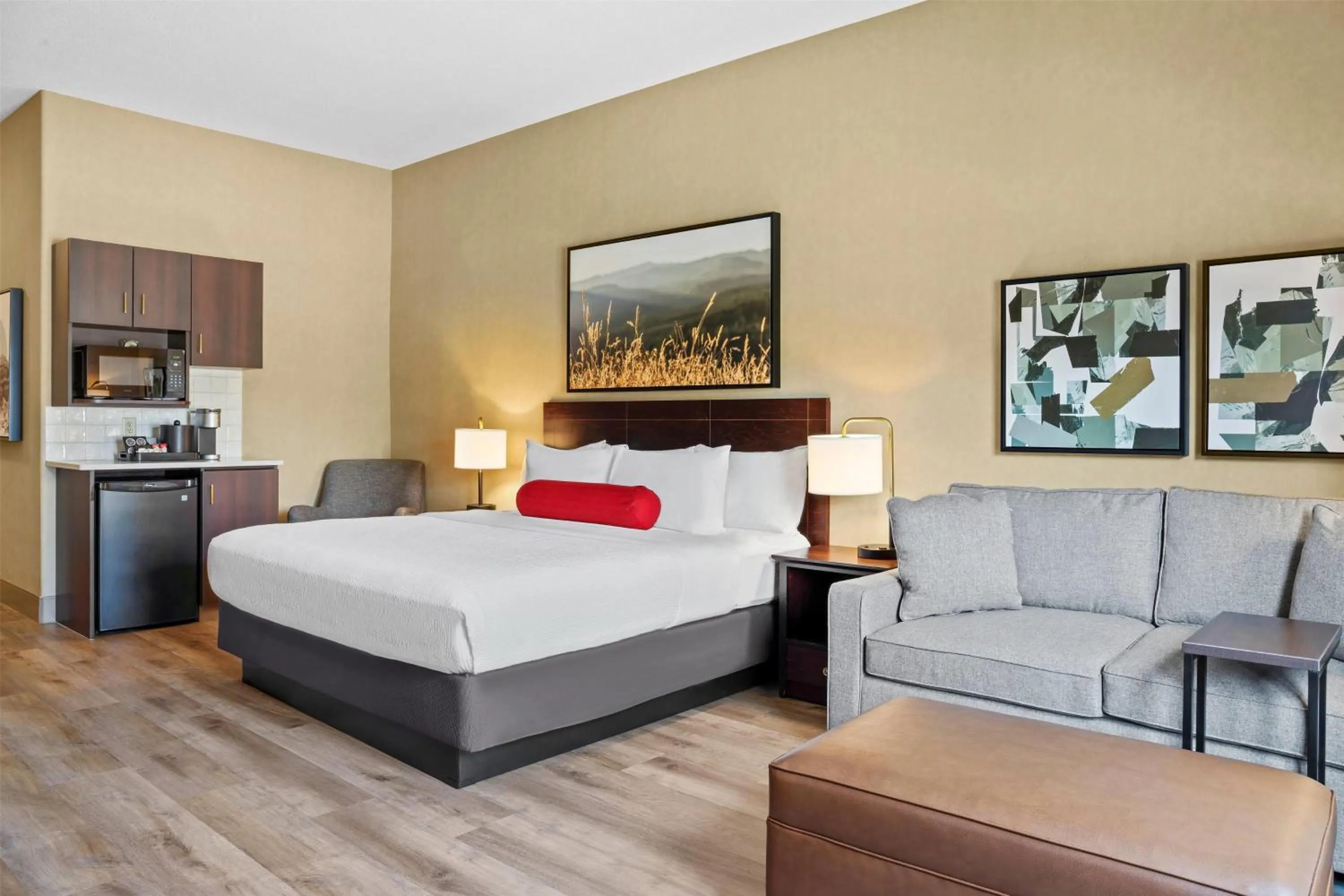 Photo of the whole room, Bed in Ramada by Wyndham Drumheller Hotel & Suites