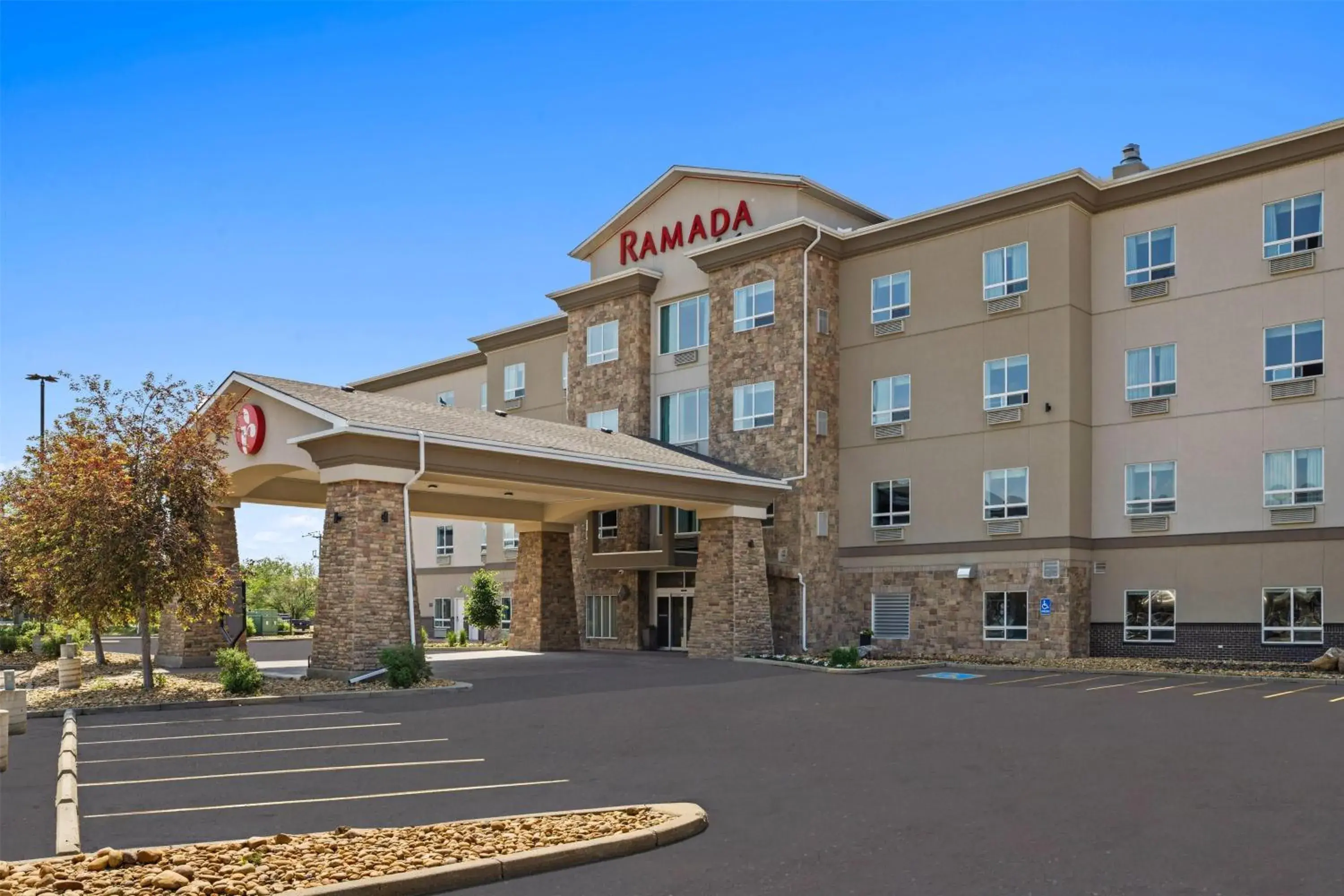 Property building in Ramada by Wyndham Drumheller Hotel & Suites Property building in Ramada by Wyndham Drumheller Hotel & Suites