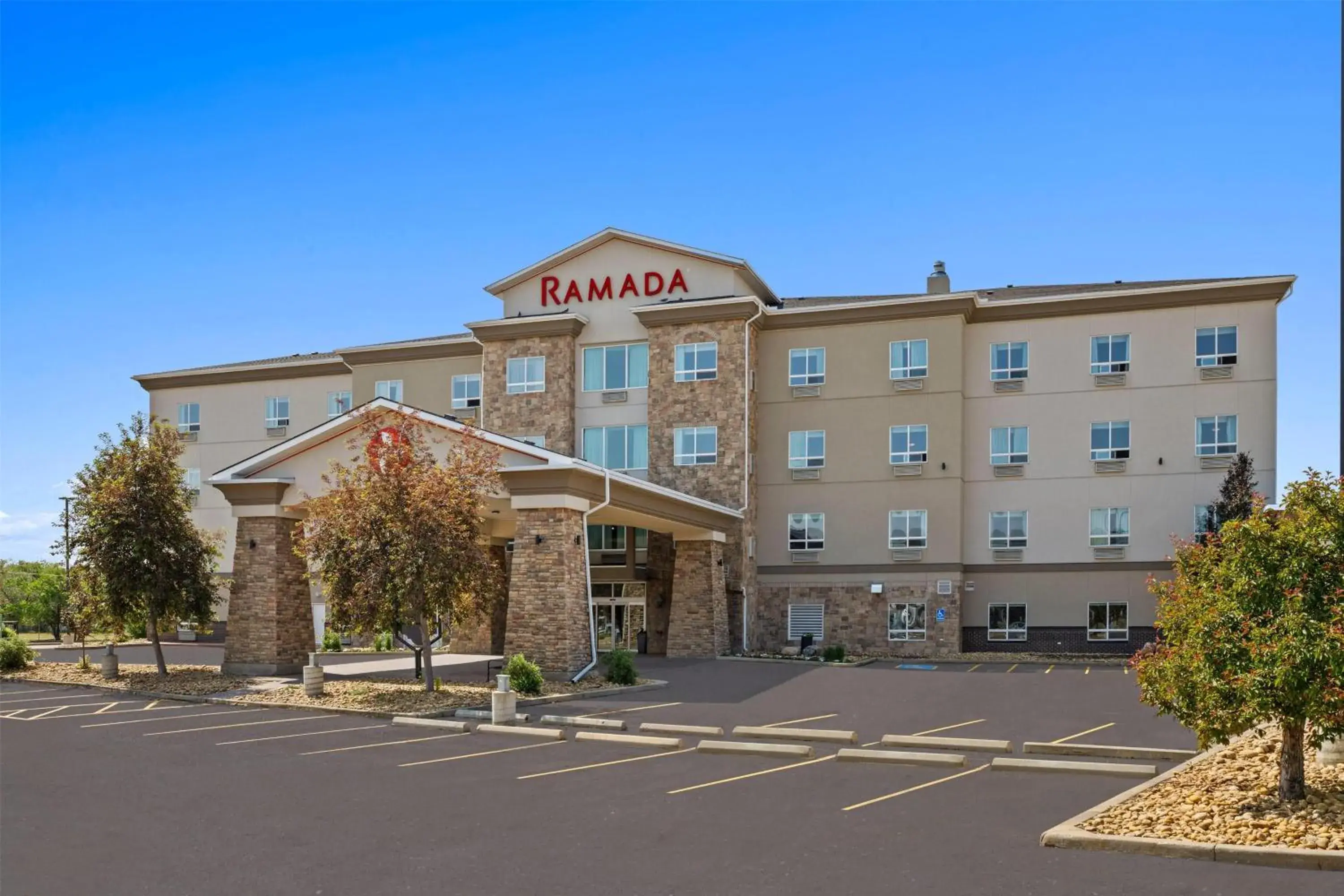 Property building in Ramada by Wyndham Drumheller Hotel & Suites Property building in Ramada by Wyndham Drumheller Hotel & Suites