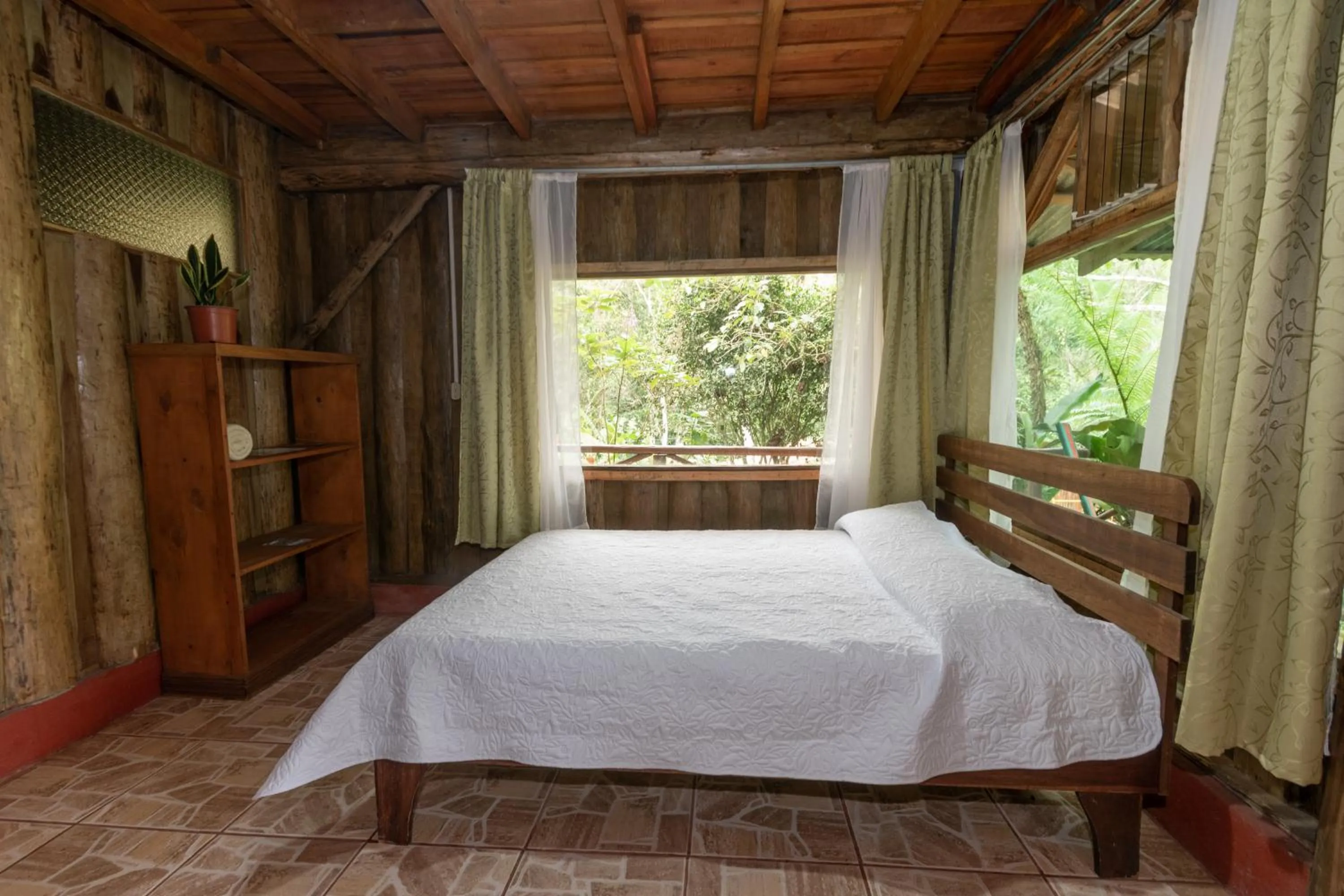 Bed in Vista Turrialba Lodge