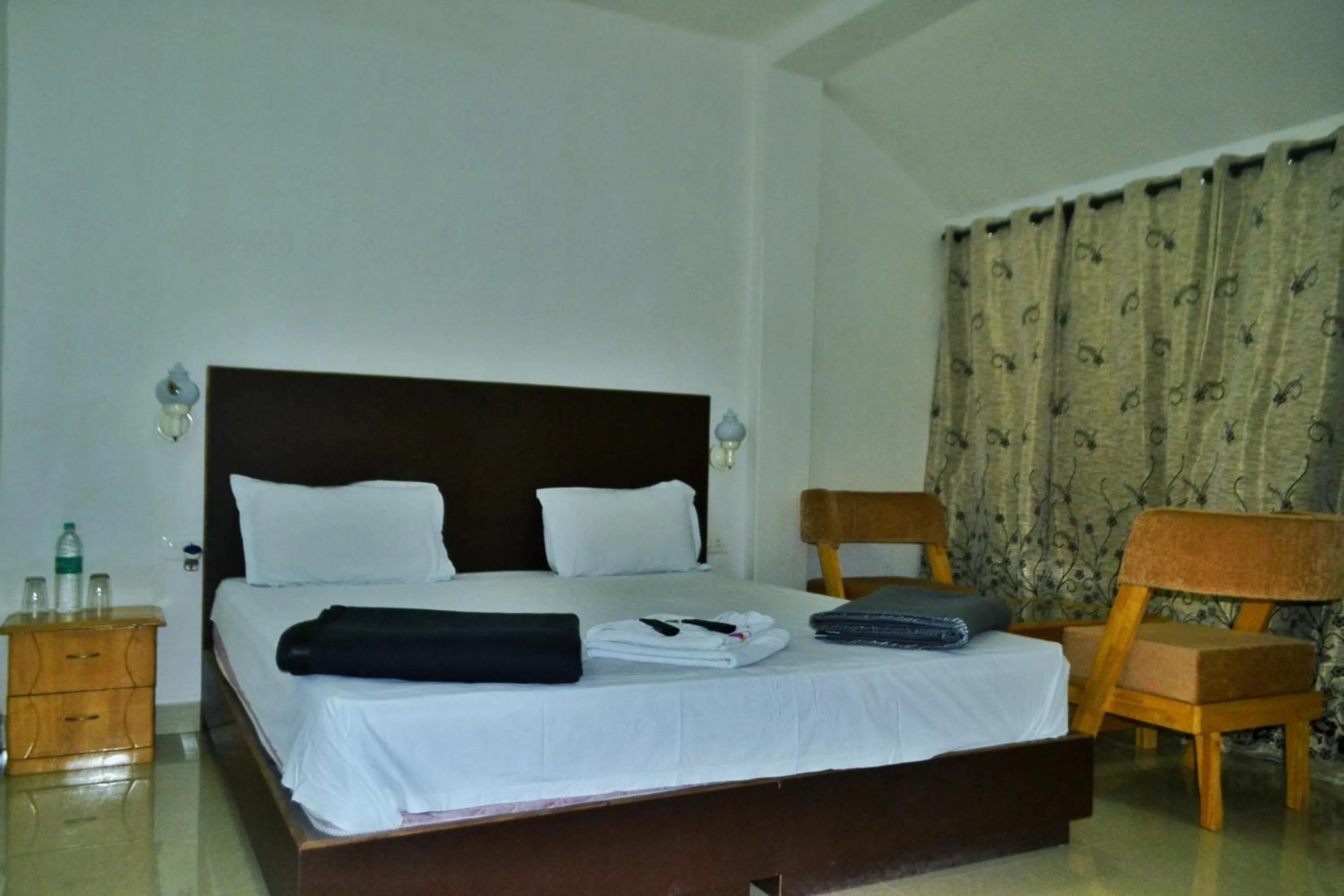 Bed in Crossbill Beach Resort