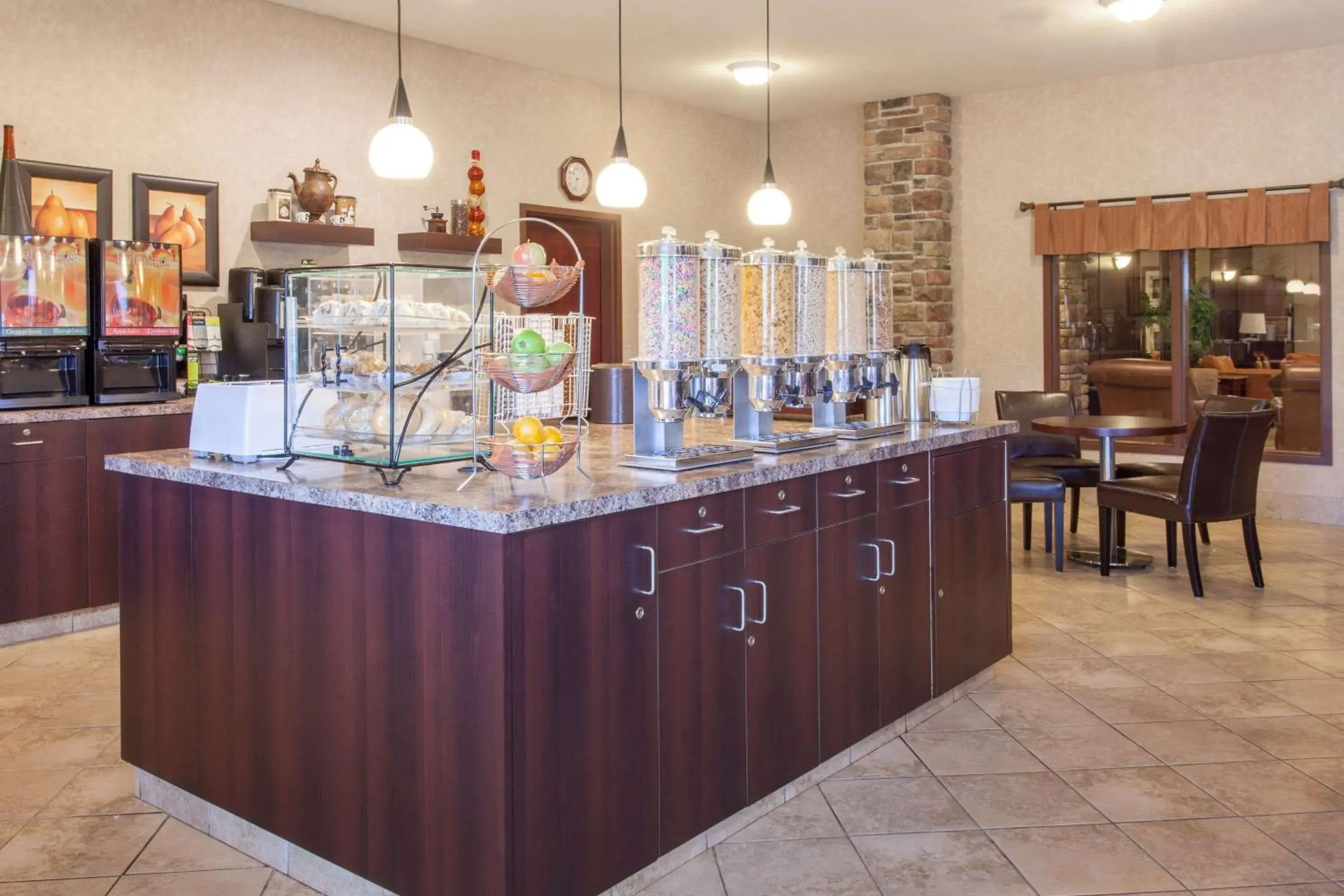 Restaurant/places to eat in Ramada by Wyndham Camrose Restaurant/places to eat in Ramada by Wyndham Camrose