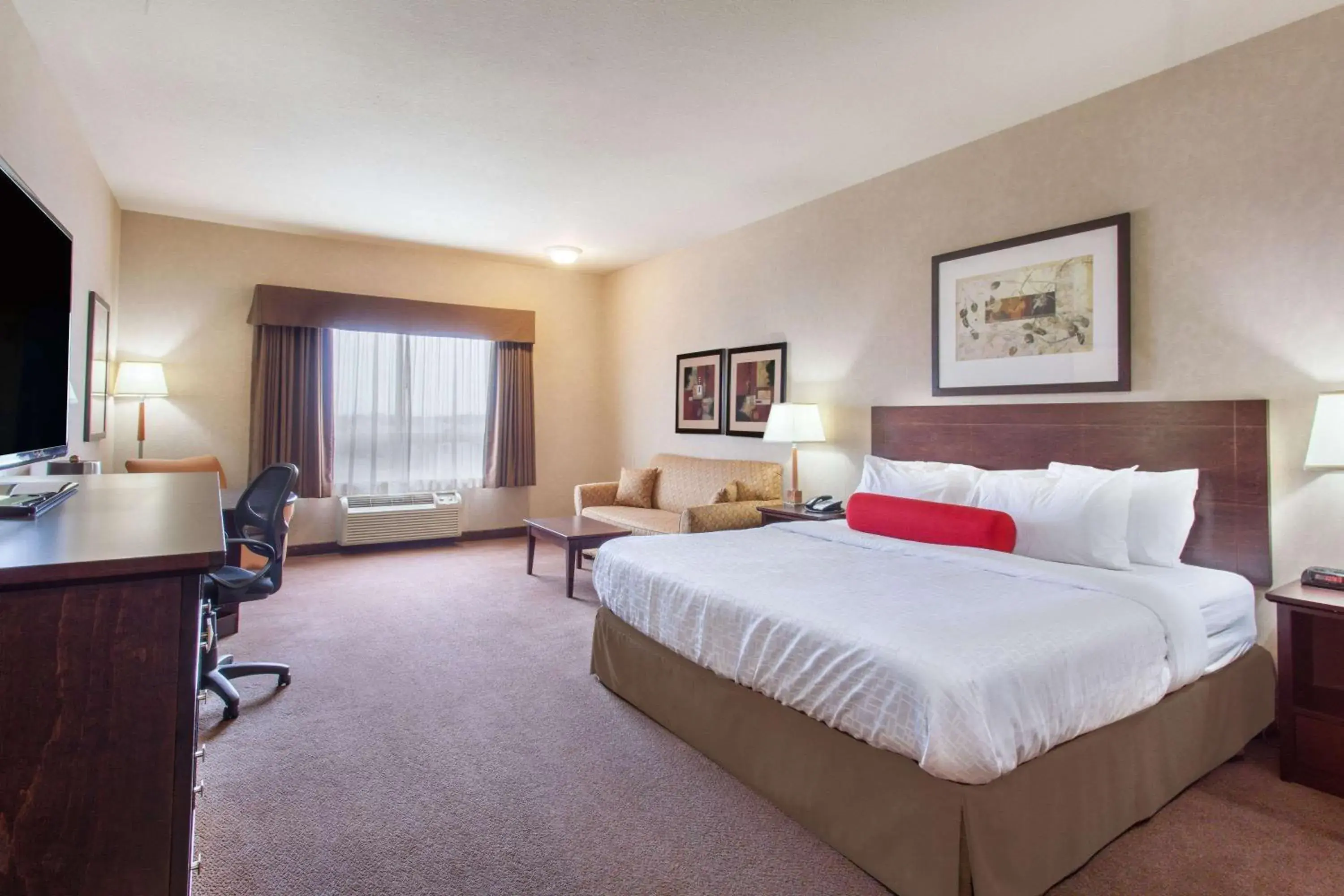 Photo of the whole room, Bed in Ramada by Wyndham Camrose Photo of the whole room, Bed in Ramada by Wyndham Camrose