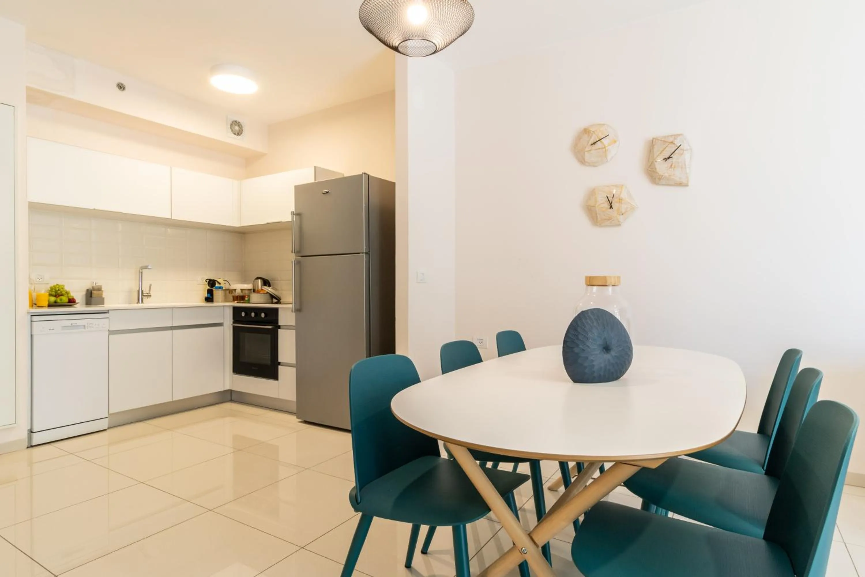 Luxury One-Bedroom Apartment/parking in city center