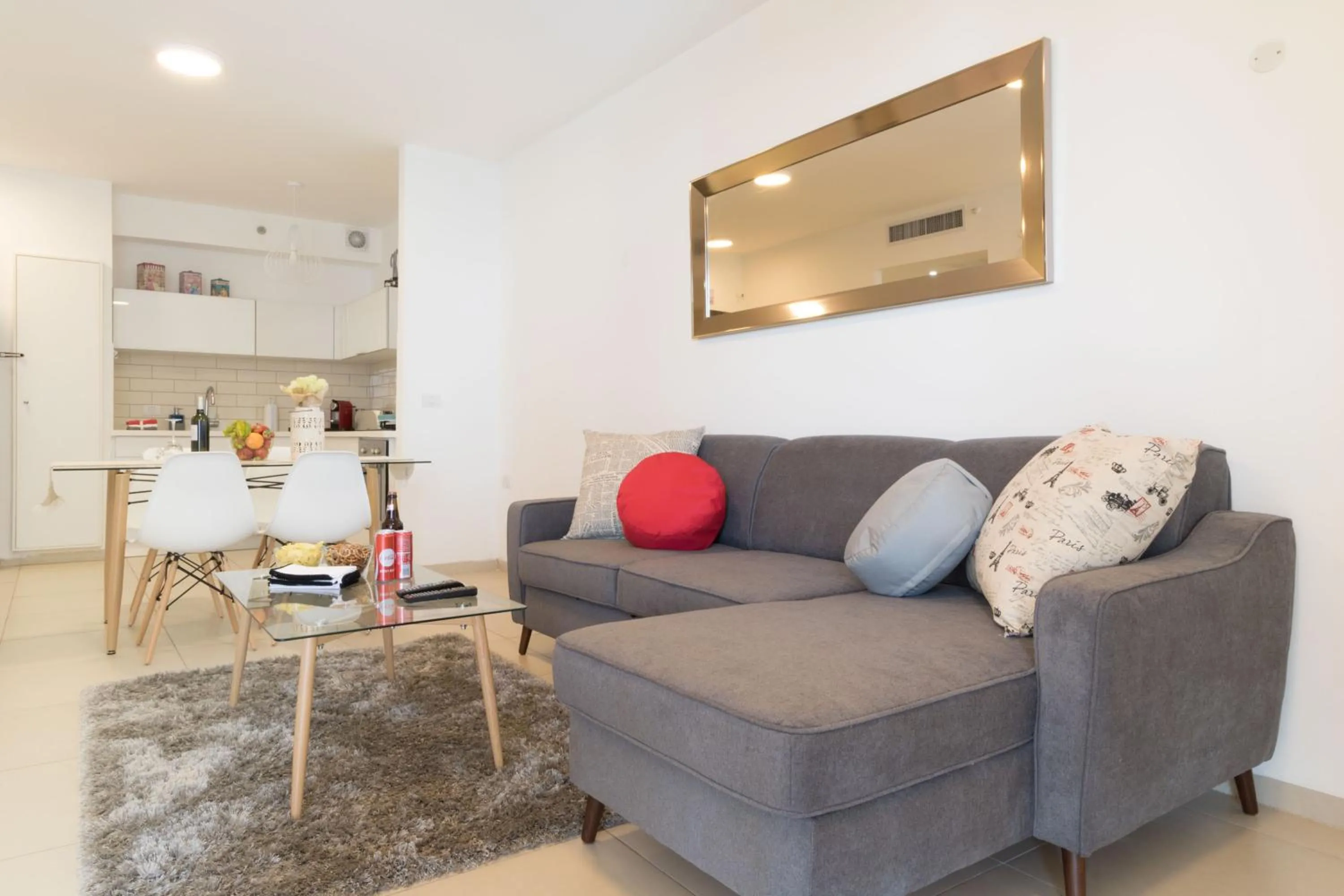Luxury One-Bedroom Apartment/parking in city center