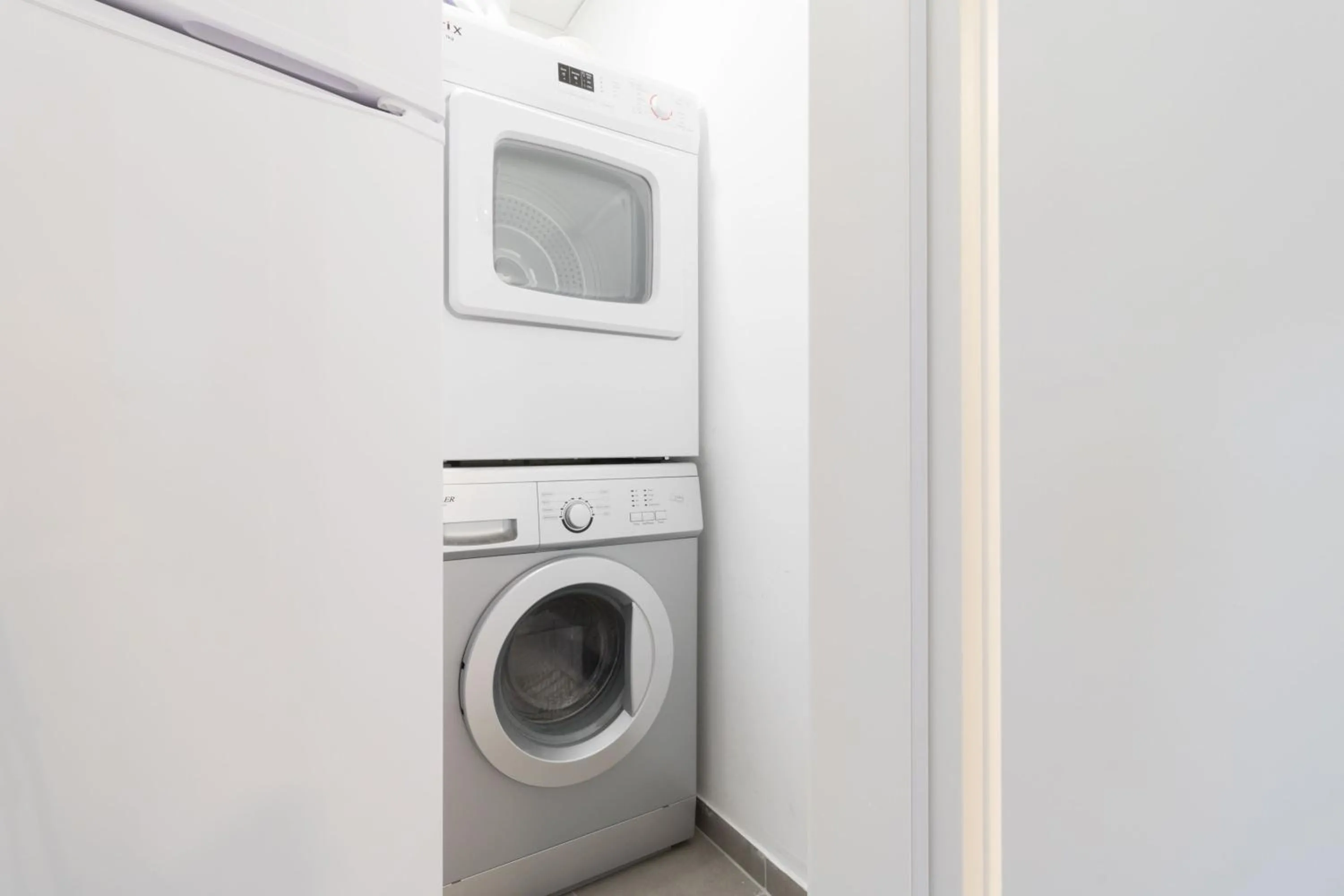 Luxury One-Bedroom Apartment/parking in city center