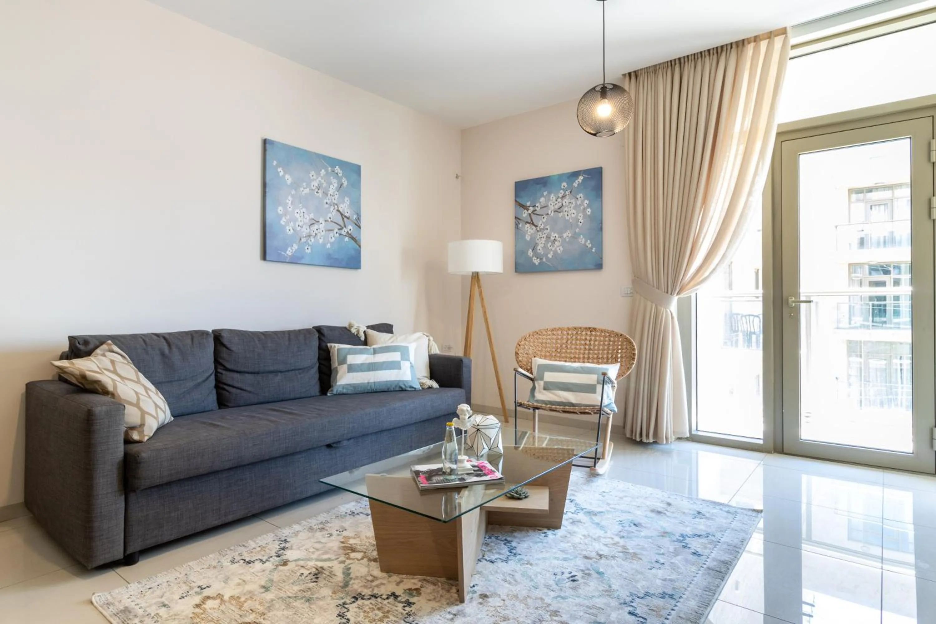 Luxury One-Bedroom Apartment/parking in city center