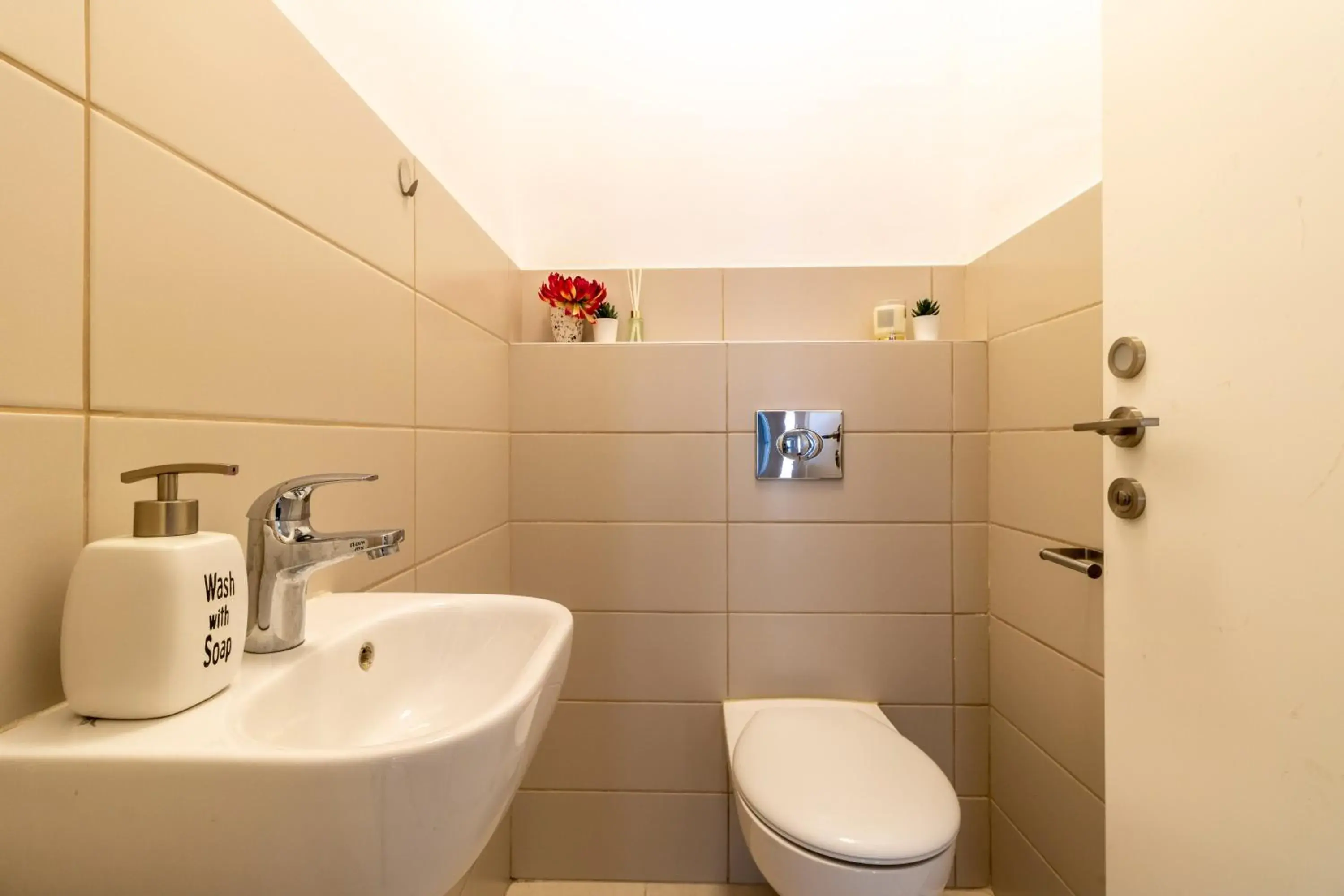 Luxury One-Bedroom Apartment/parking in city center Luxury One-Bedroom Apartment/parking in city center