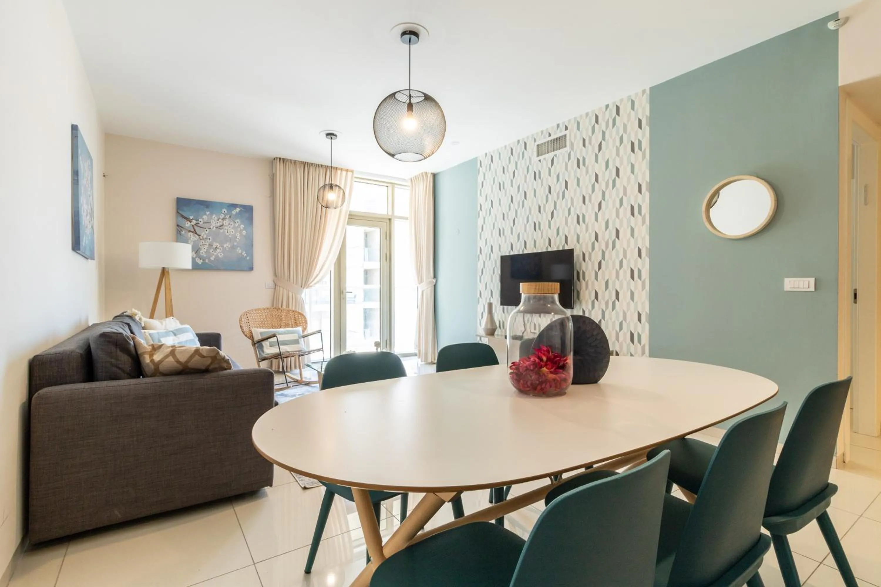 Luxury One-Bedroom Apartment/parking in city center