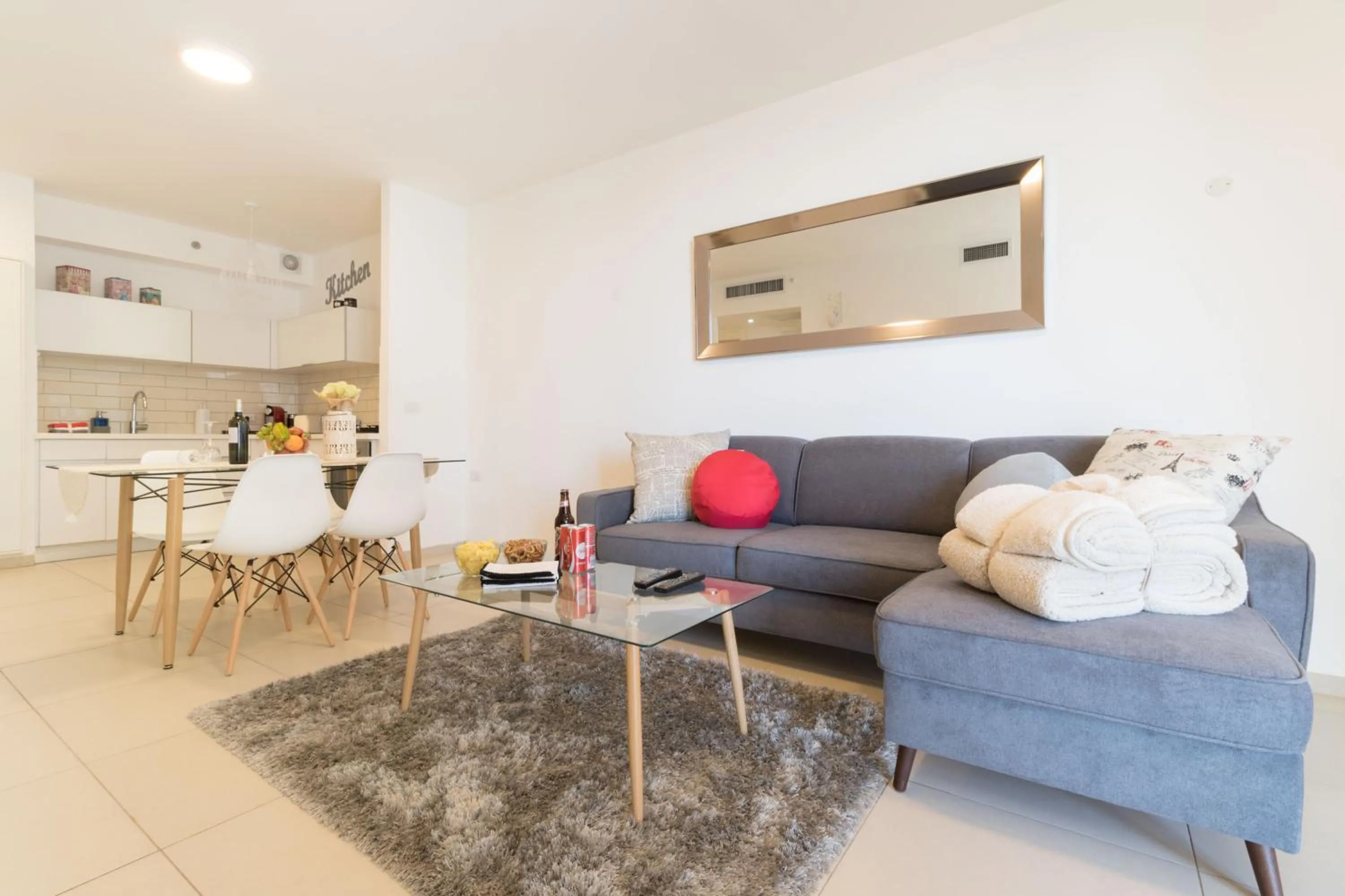 Luxury One-Bedroom Apartment/parking in city center