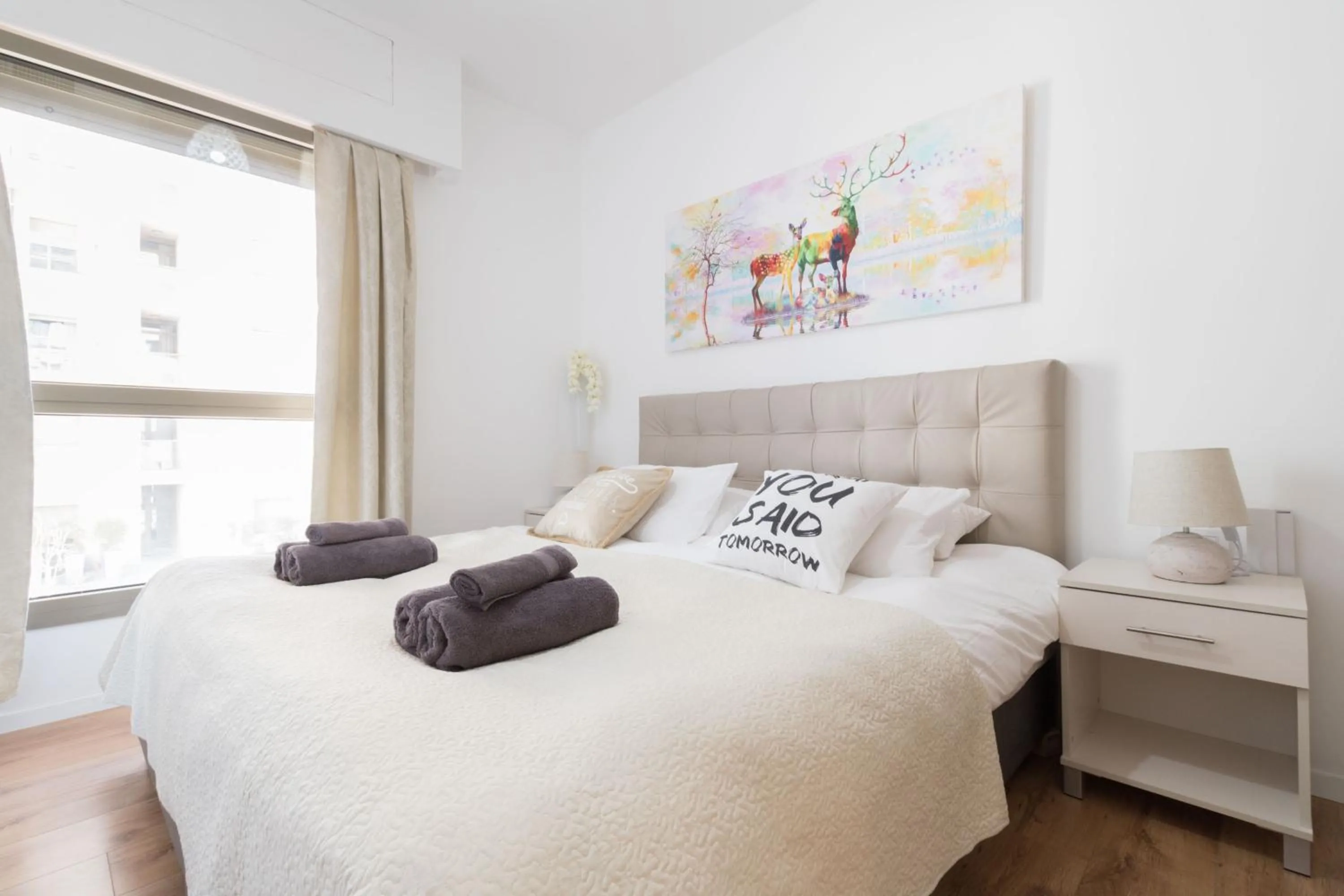 Bed in Luxury One-Bedroom Apartment/parking in city center