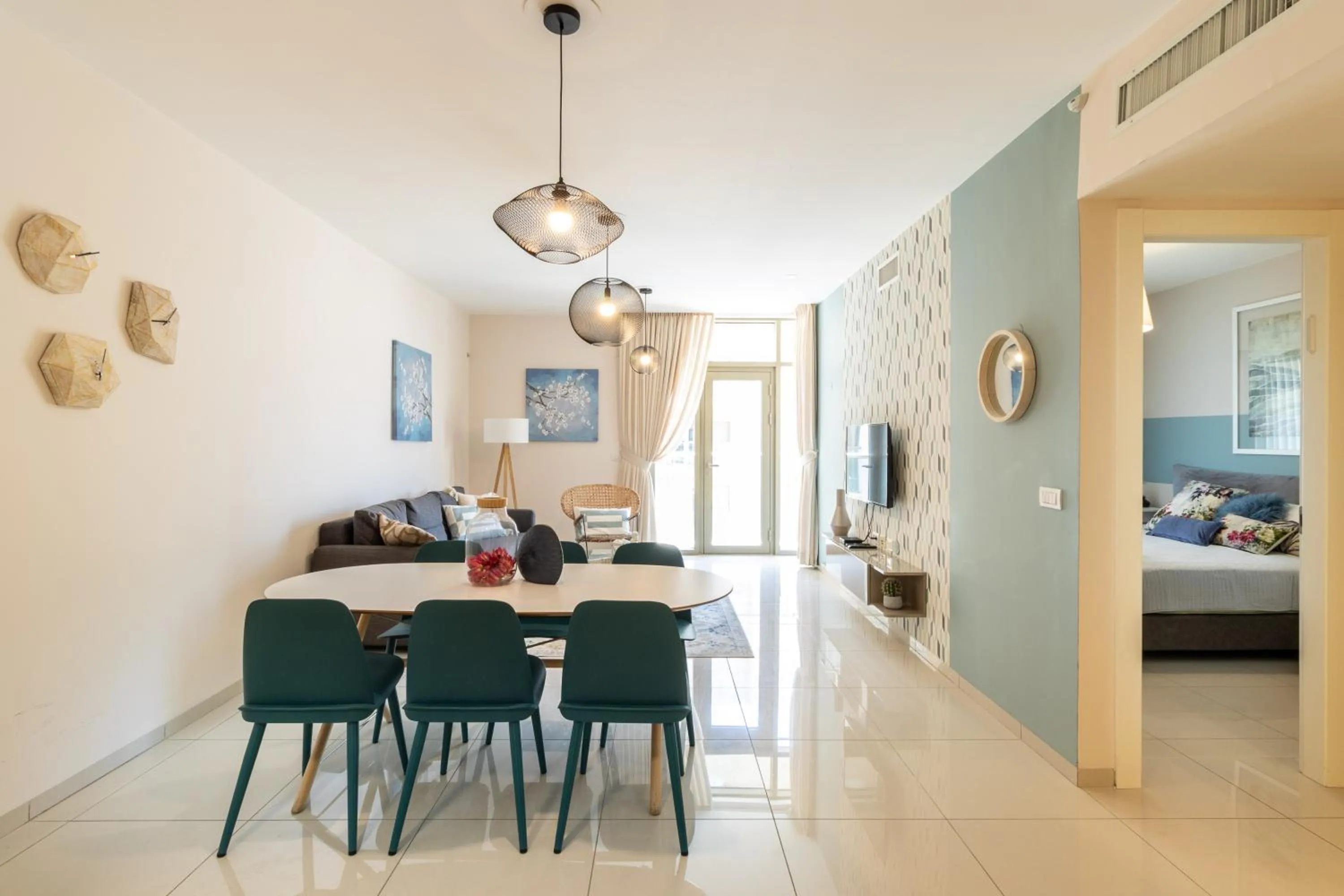 Luxury One-Bedroom Apartment/parking in city center