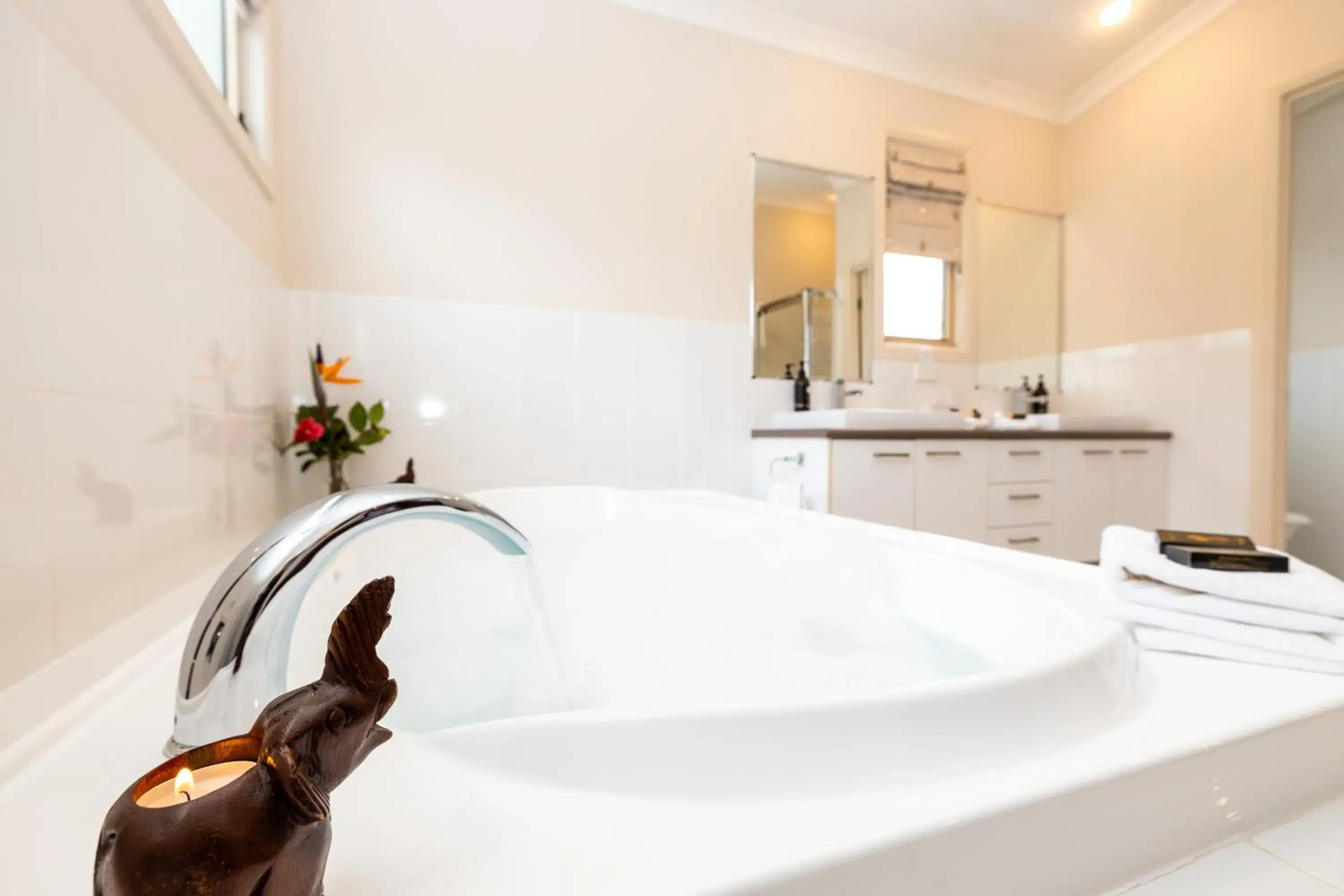 Cottage with Spa Bath in Camelot Boutique Accommodation Cottage with Spa Bath in Camelot Boutique Accommodation
