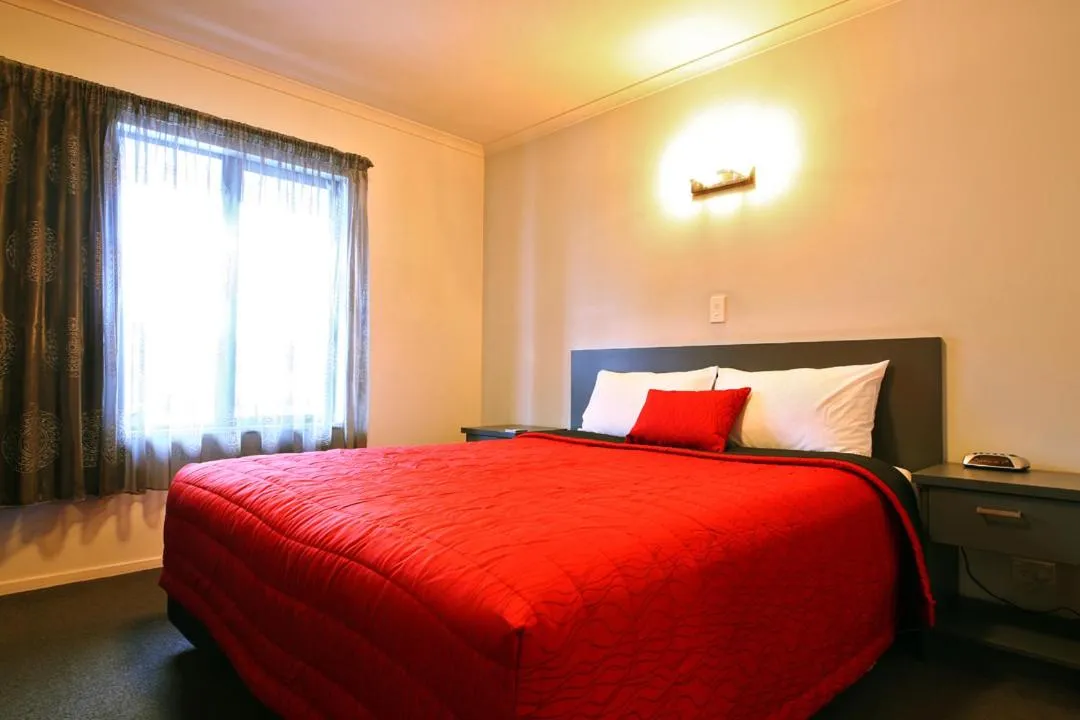 Bed in Oamaru Motor Lodge