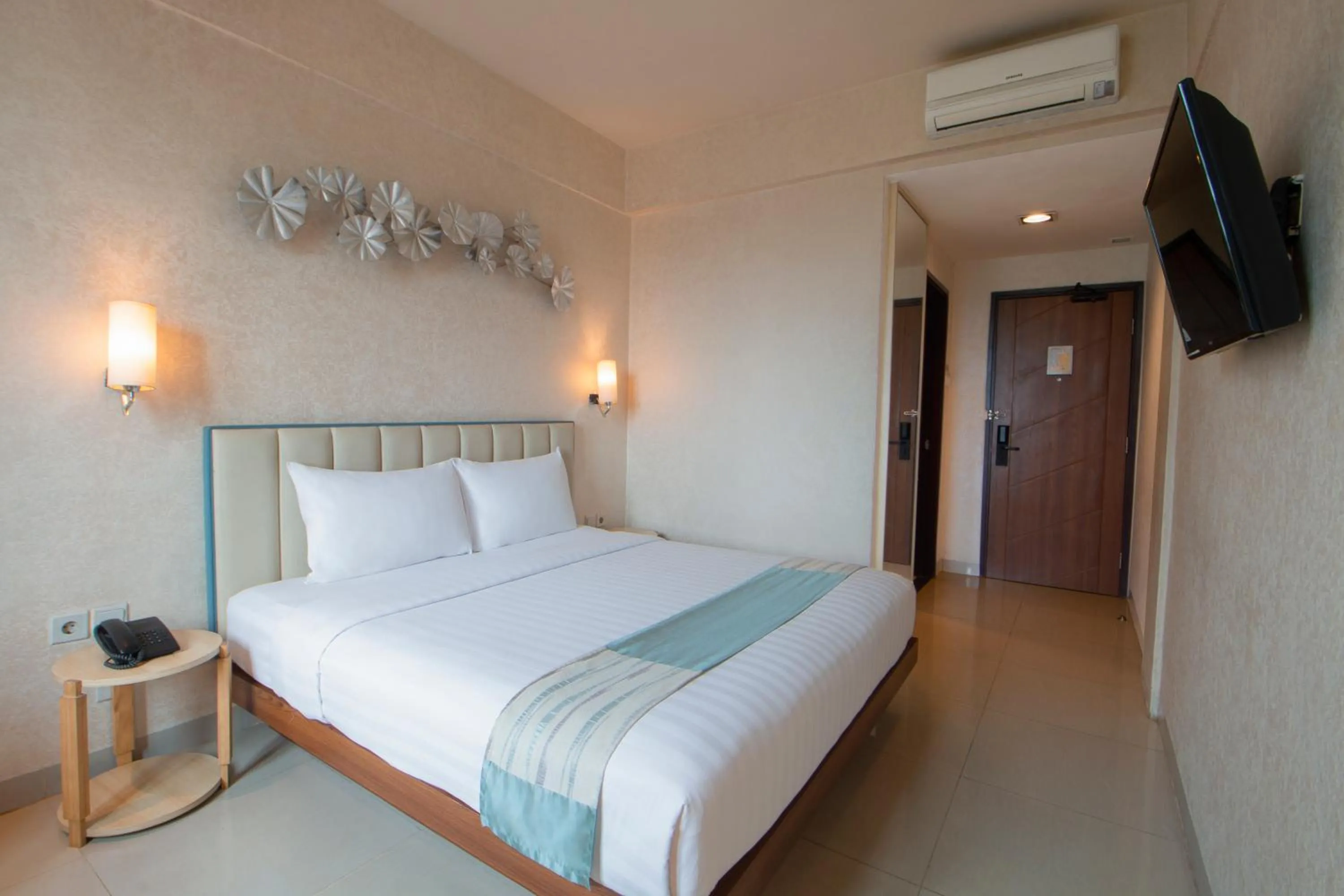 Bedroom, Bed in Solaris Hotel Malang