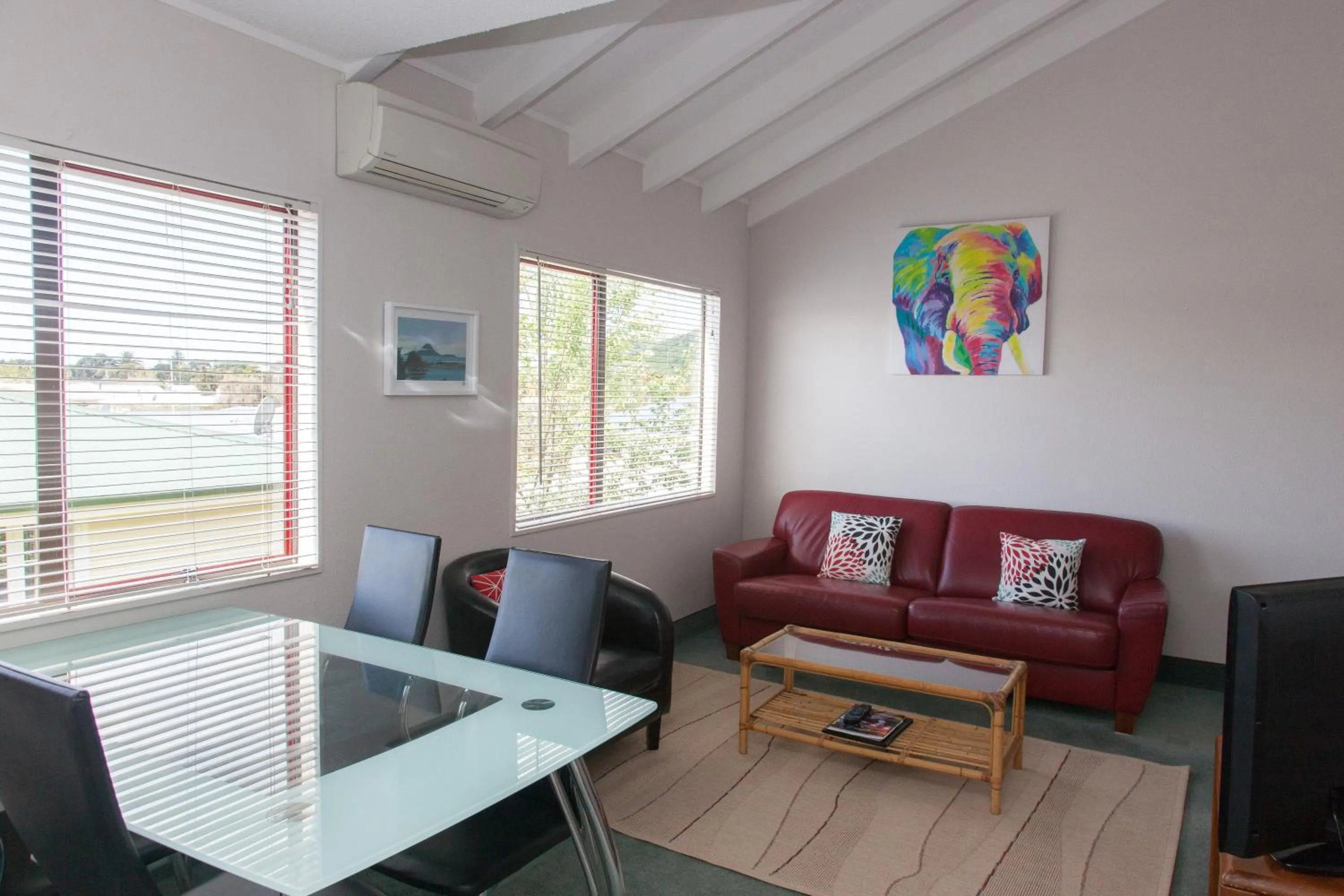 Living room in Alton Lodge Motel