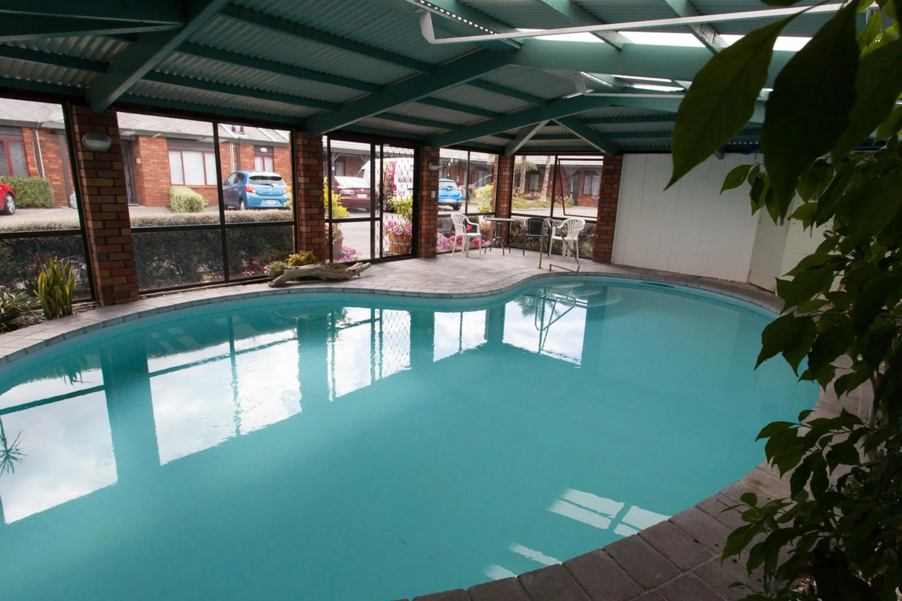Swimming pool in Alton Lodge Motel