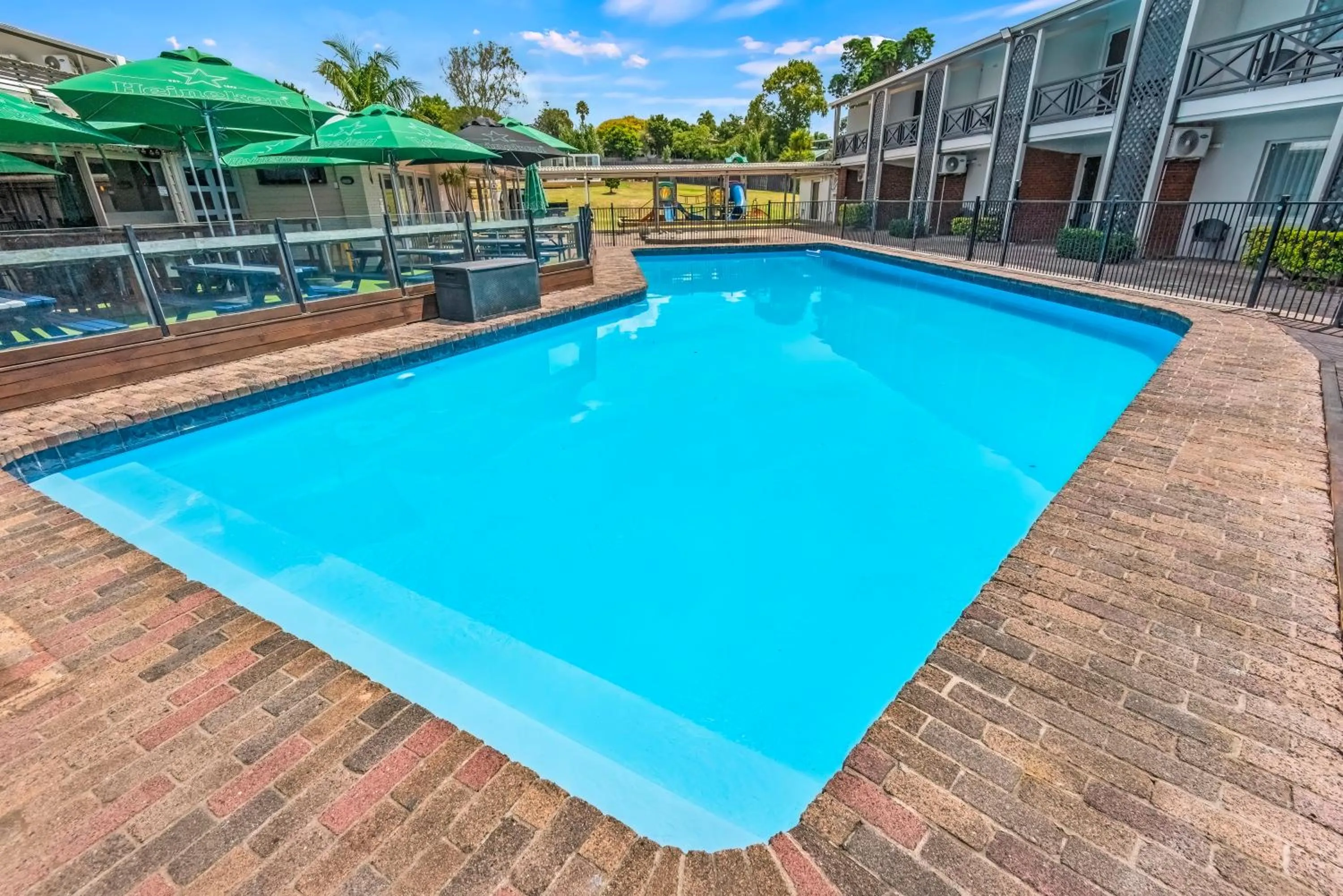 Swimming pool in Poenamo Hotel