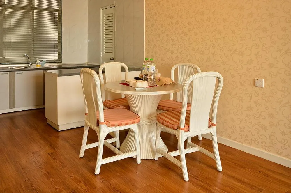 Dining area in Jetty Suites Apartments
