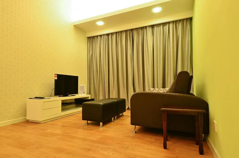 TV and multimedia in Jetty Suites Apartments