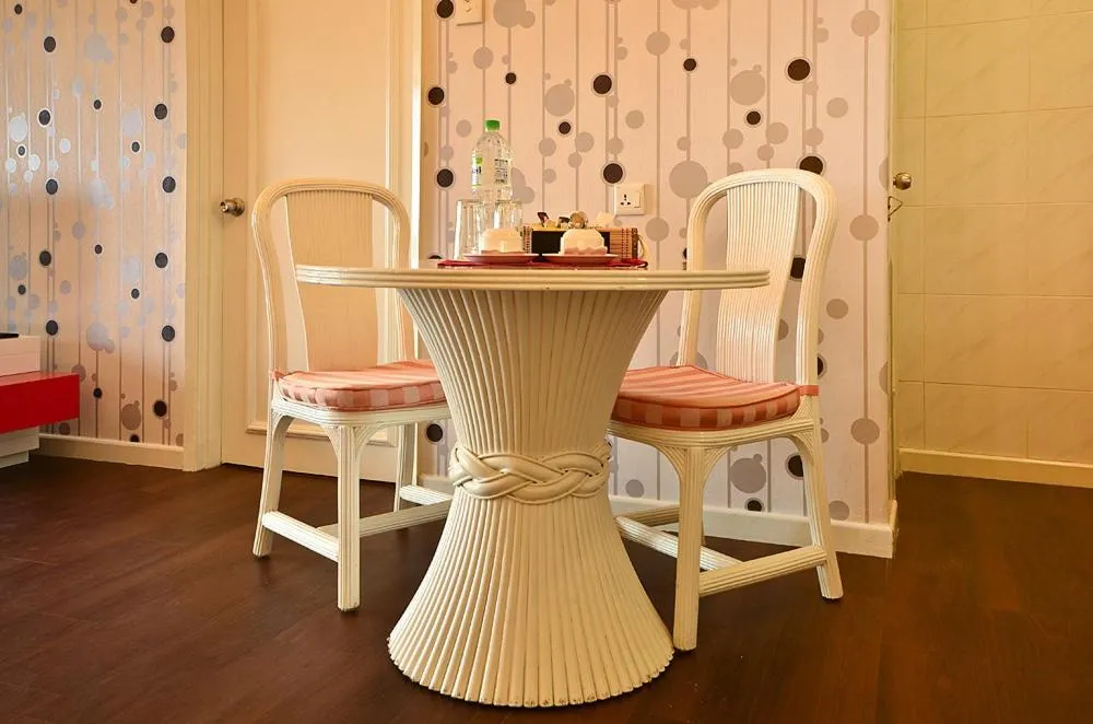 Living room in Jetty Suites Apartments