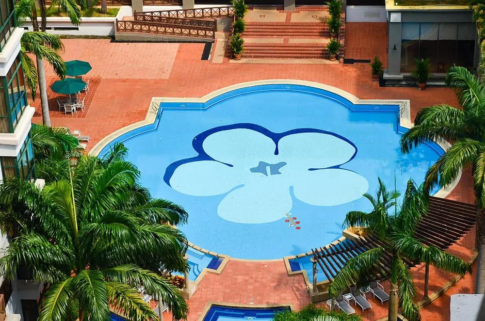 Swimming pool in Jetty Suites Apartments