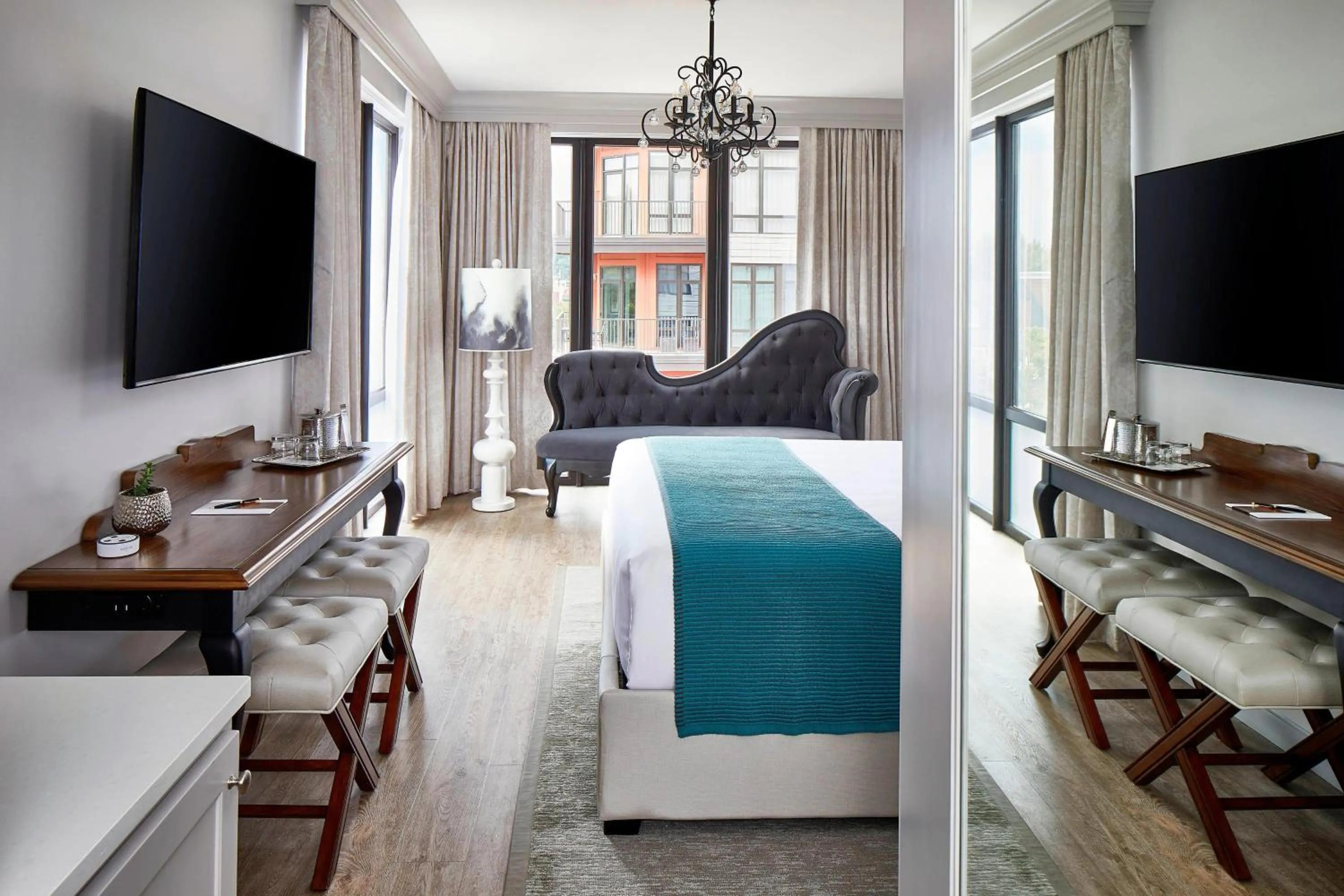 Photo of the whole room, Bed in The Edwin Hotel, Autograph Collection