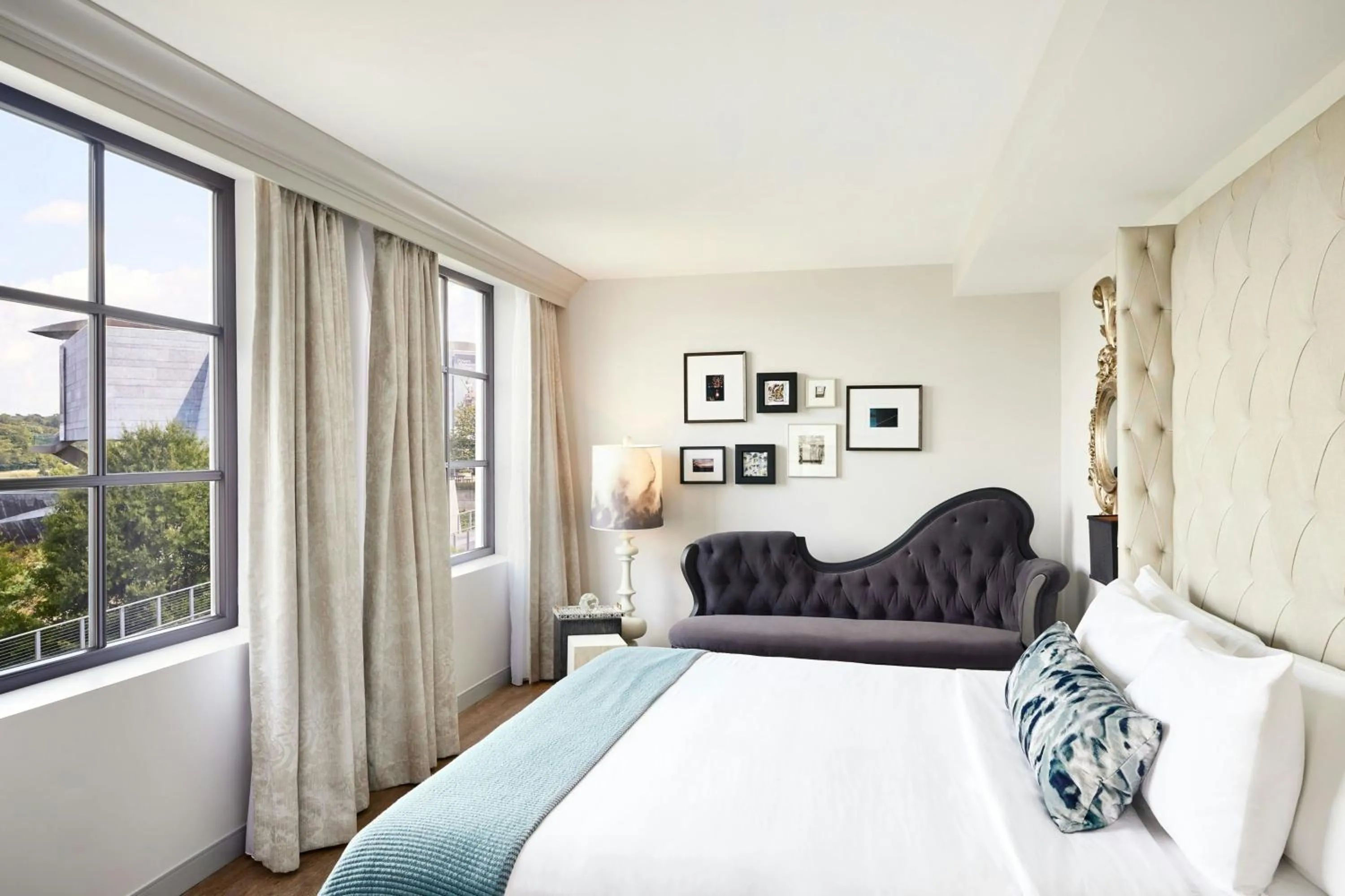 Photo of the whole room, Bed in The Edwin Hotel, Autograph Collection