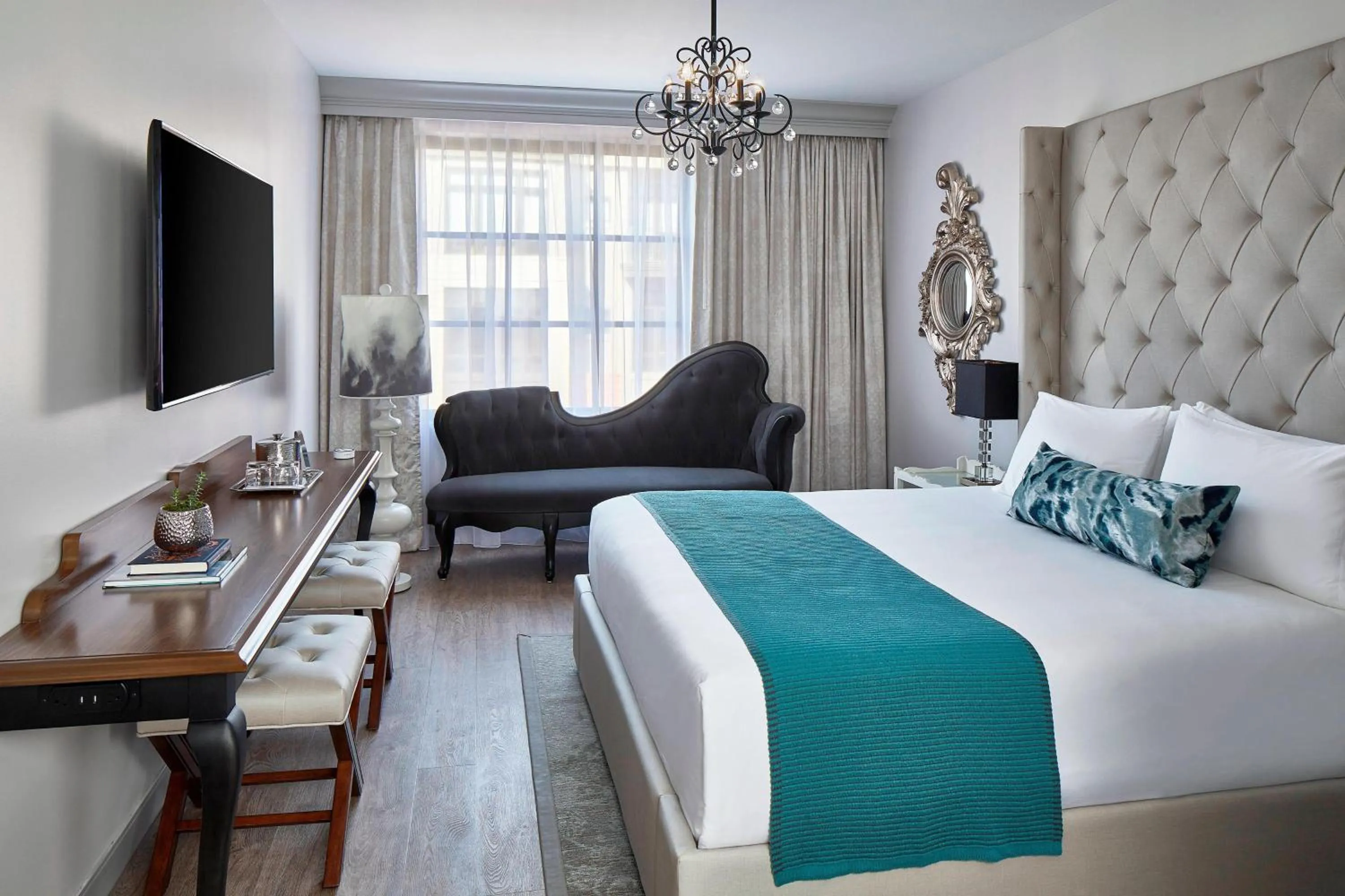 Photo of the whole room, Bed in The Edwin Hotel, Autograph Collection