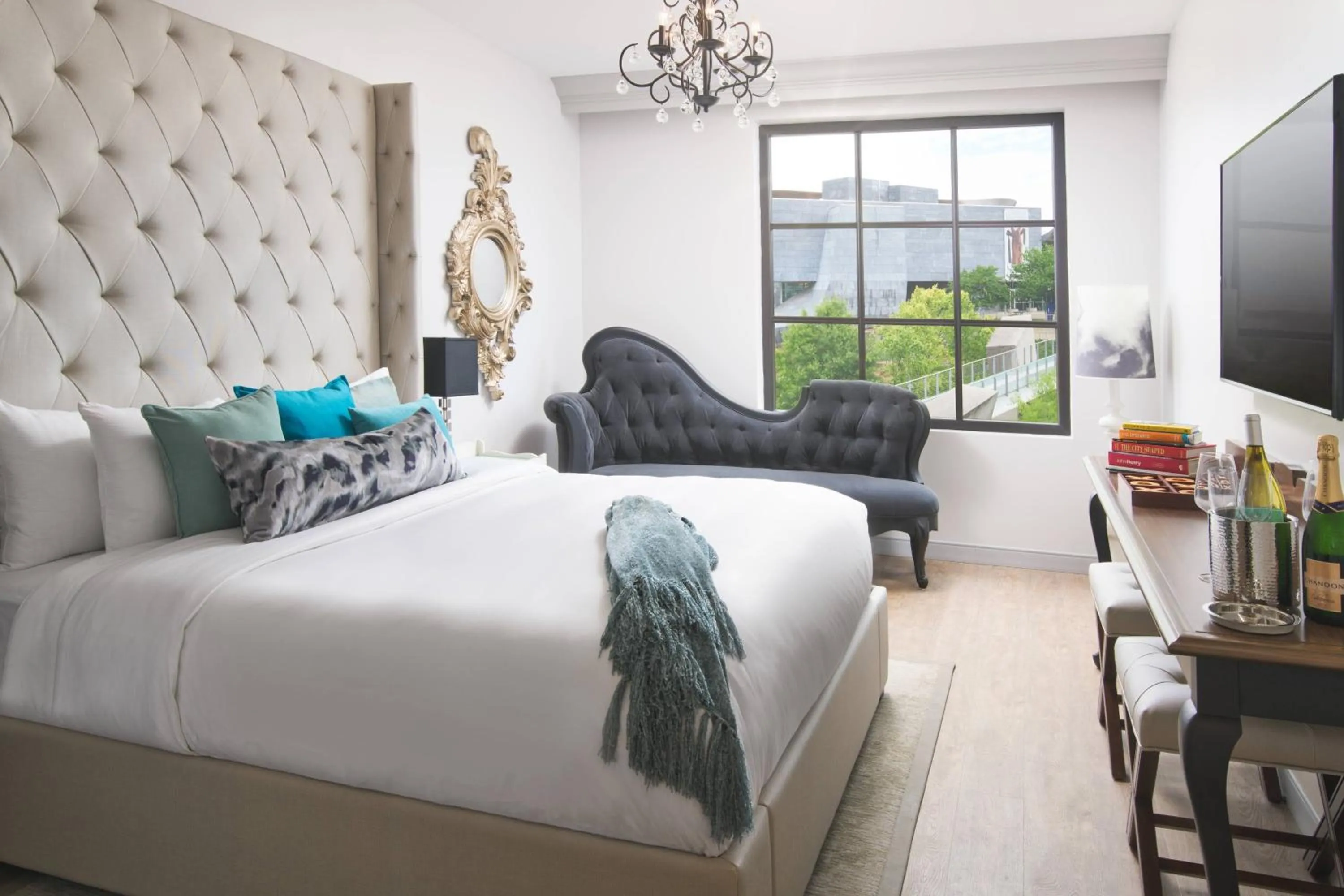 Photo of the whole room, Bed in The Edwin Hotel, Autograph Collection