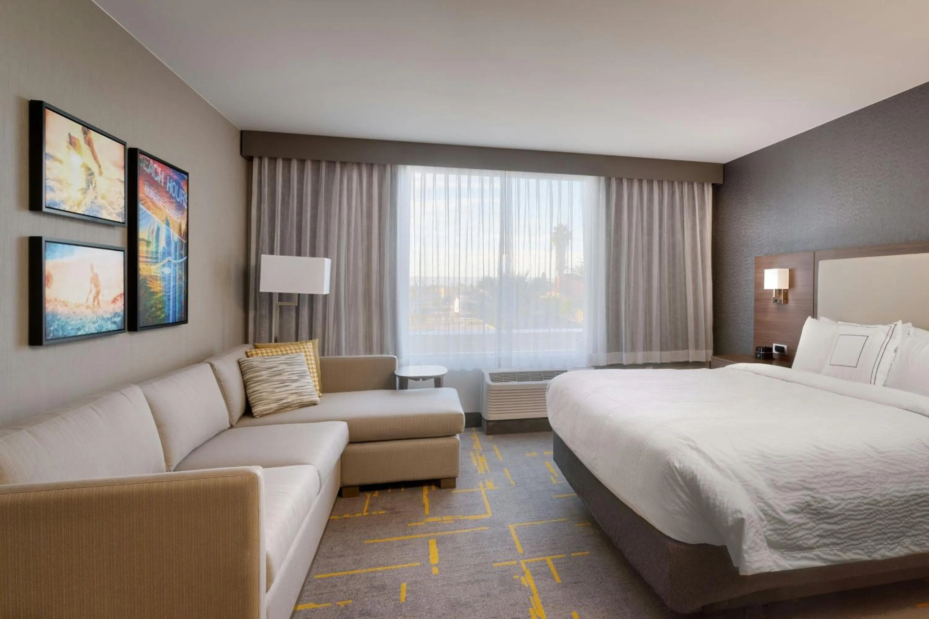 Photo of the whole room, Bed in TownePlace Suites by Marriott Los Angeles LAX/Hawthorne