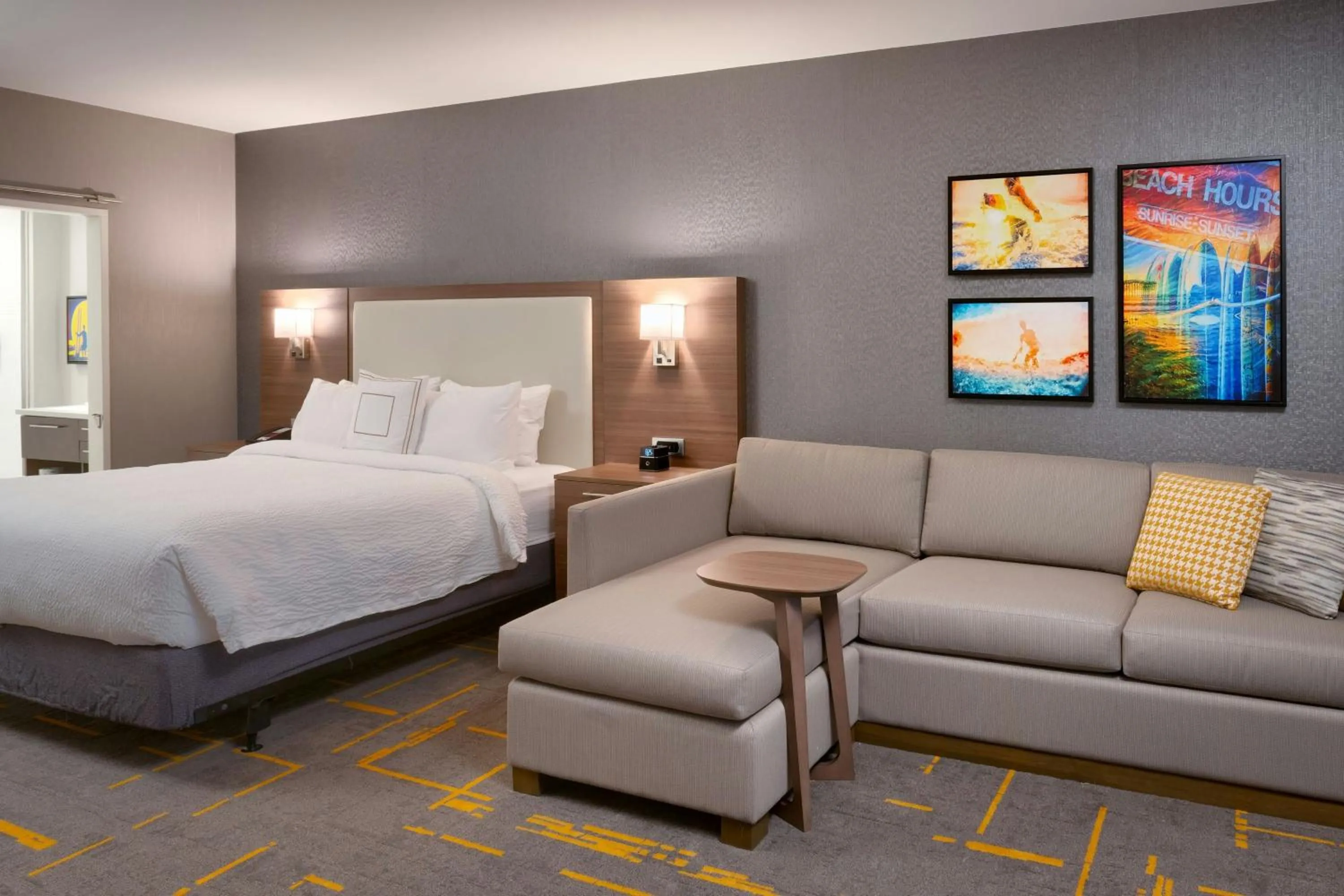 Photo of the whole room, Bed in TownePlace Suites by Marriott Los Angeles LAX/Hawthorne