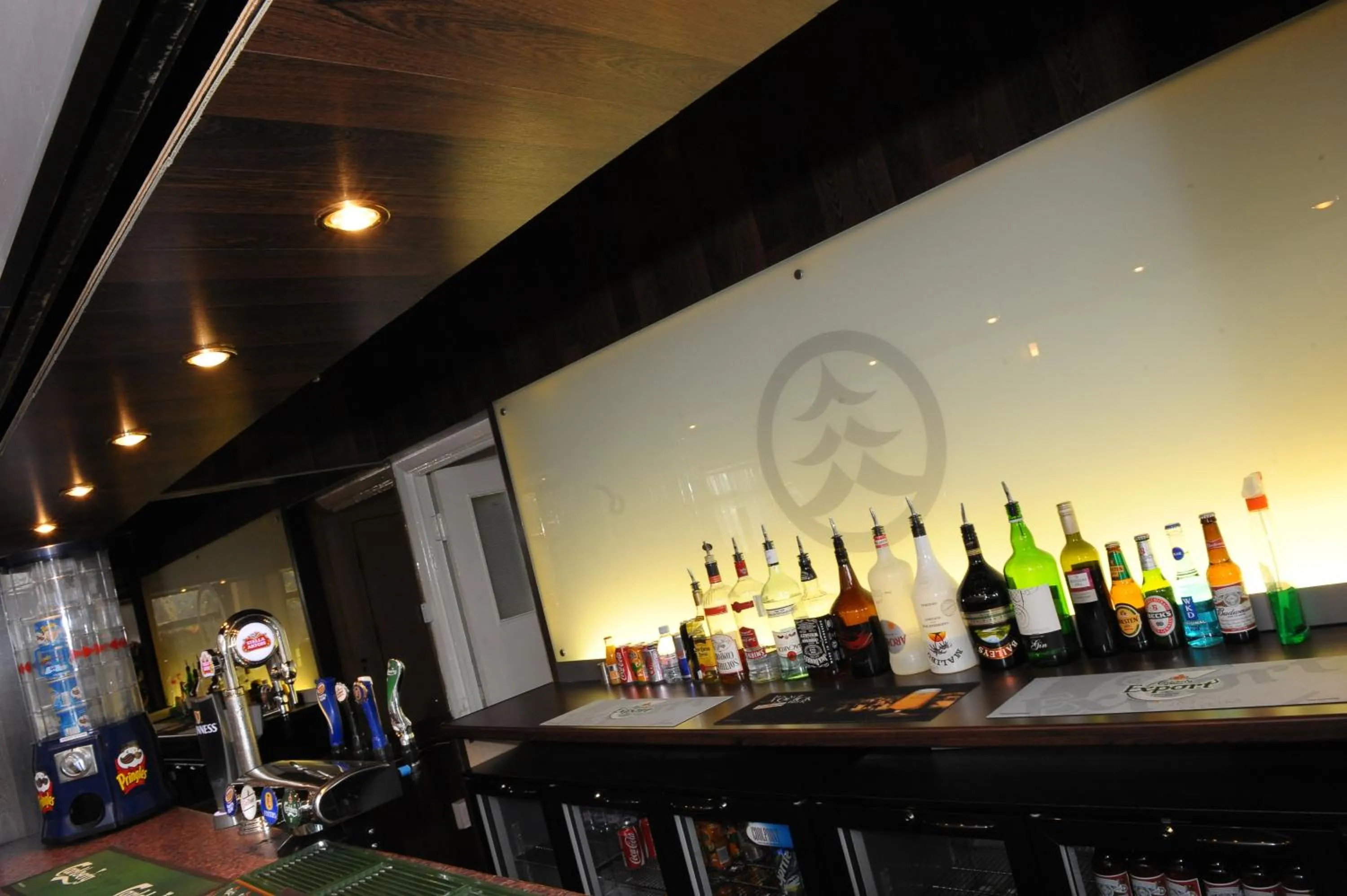 Lounge or bar, Drinks in Rossmore Hotel